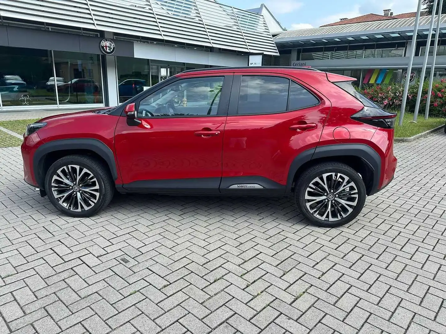 Toyota Yaris Cross 1.5 Hybrid 5p. E-CVT 116 cv AWD-i Lounge Rosso - 2
