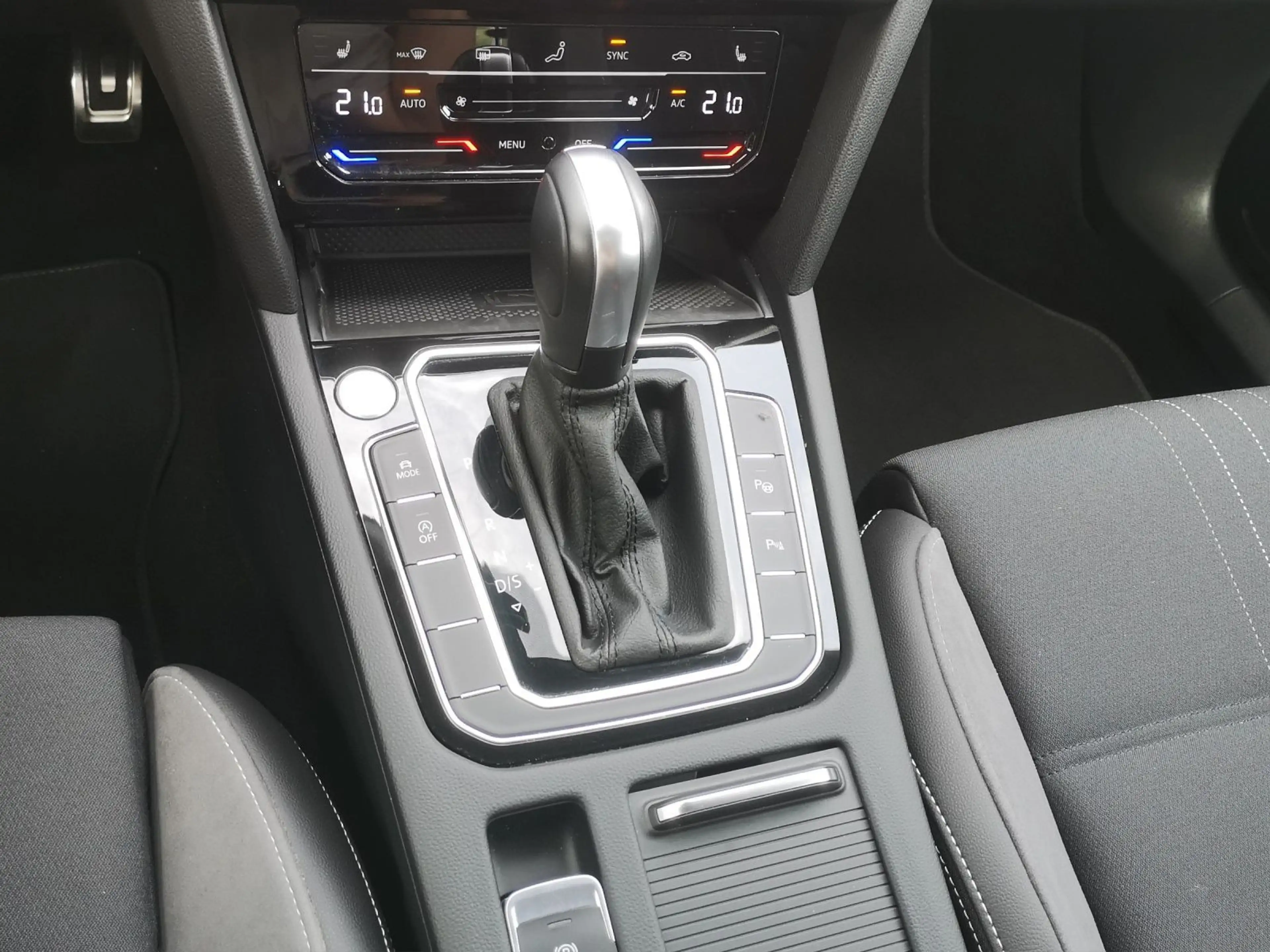 Volkswagen Passat Alltrack Variant 4M 2.0 TDI*NAVI*PANO*AHK — photo 13