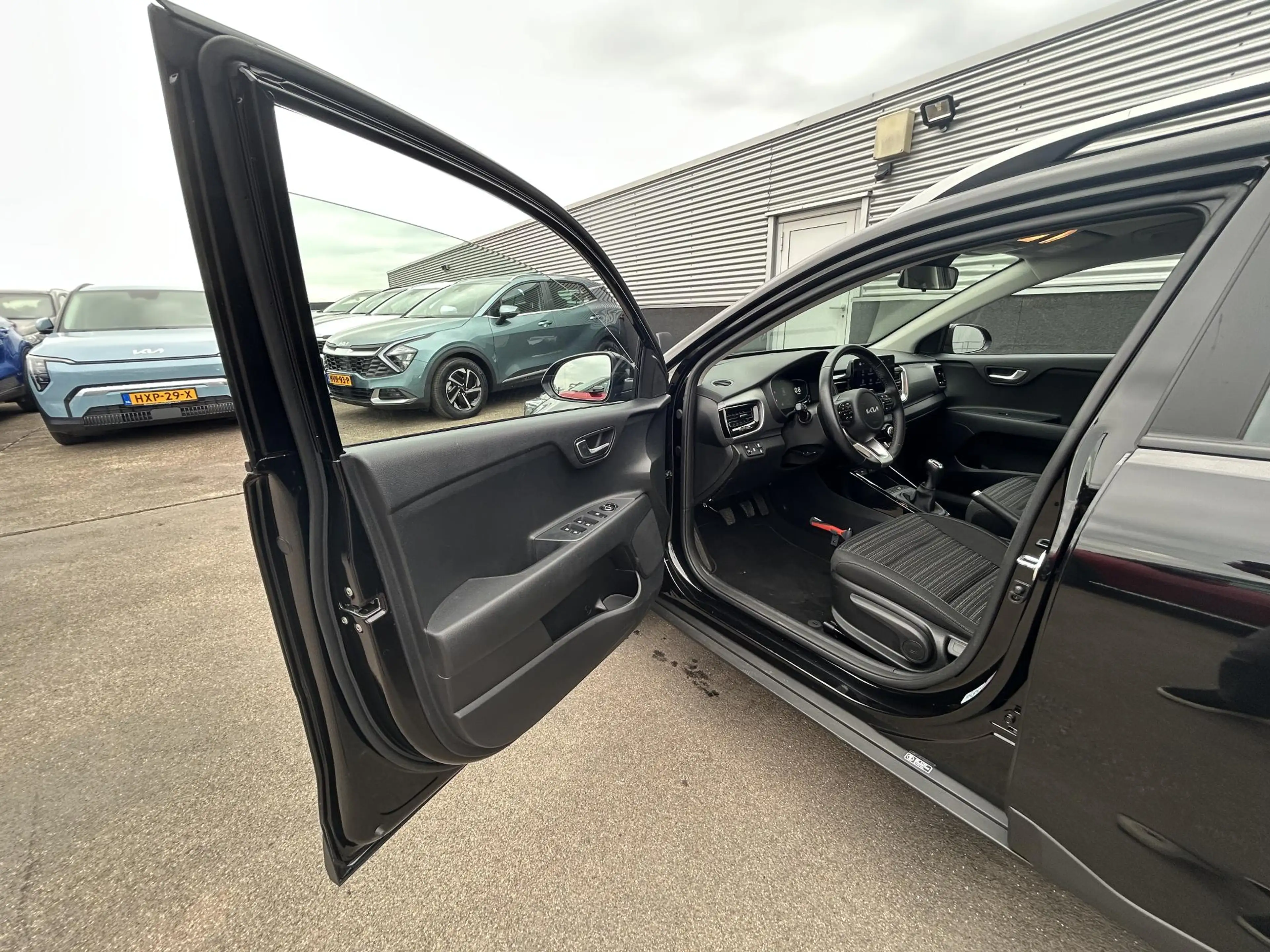 Kia Stonic 1.0 T-GDi MHEV DynamicLine NL-auto, Parkeersensore — photo 14