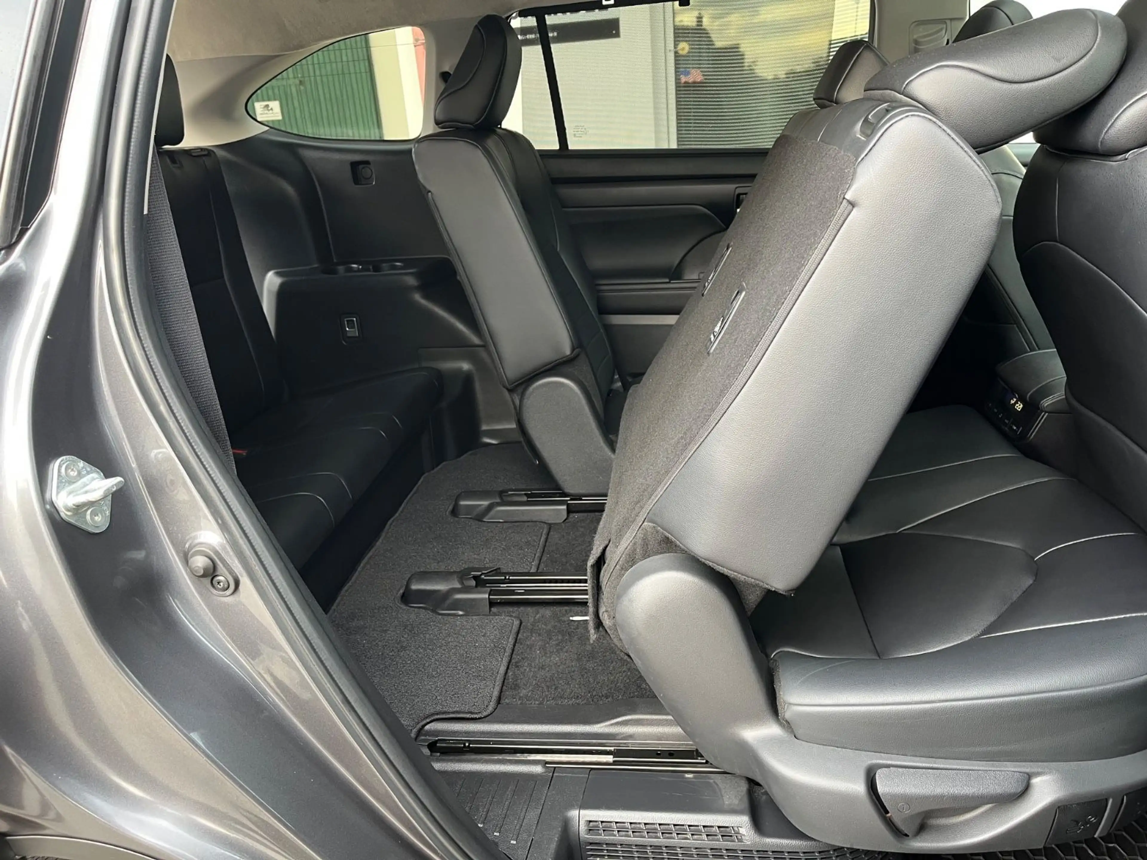 Toyota Highlander 2.5-l Hybrid Schiebedach 8 Sitze — photo 13