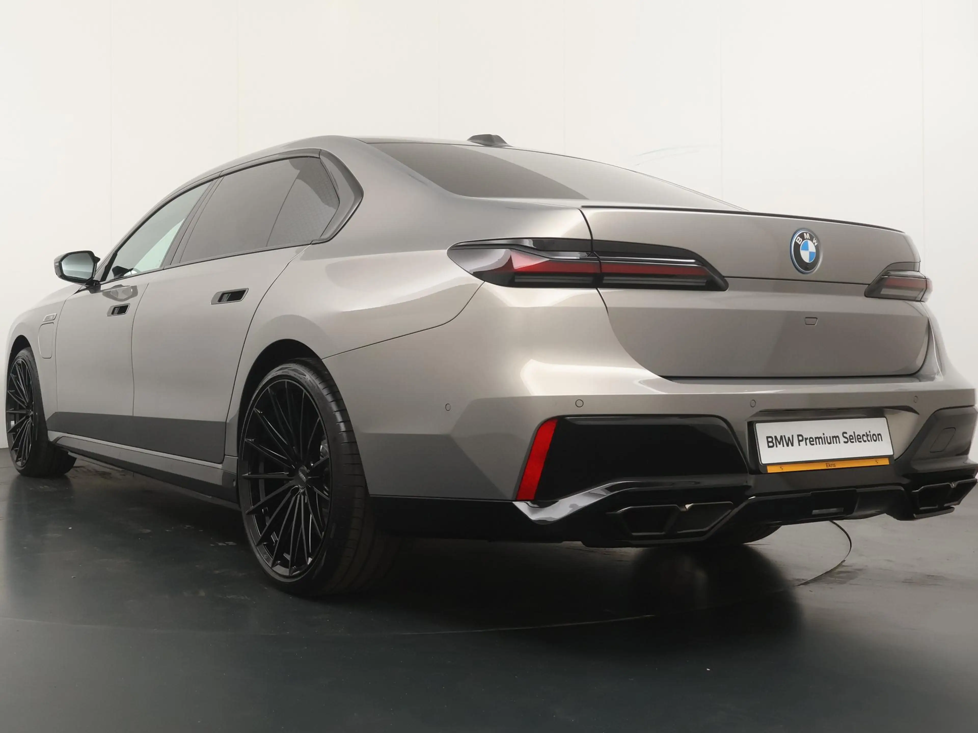 BMW 760 7-serie M760e xDrive | Trekhaak | Skylounge Execut — photo 11