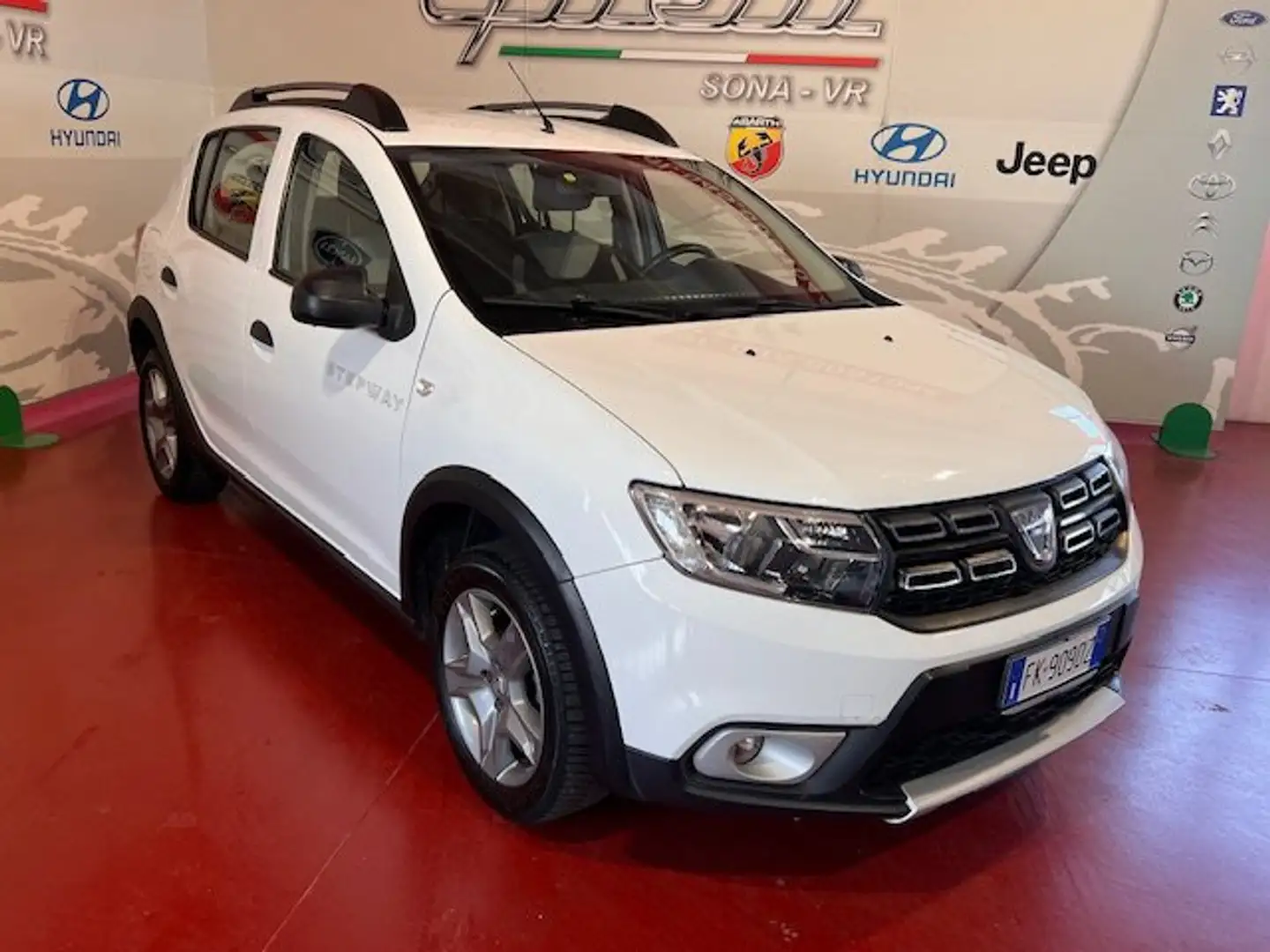 Dacia Sandero Stepway 0.9 TCe 12V TurboGPL 90CV Start&Stop Blanc - 1