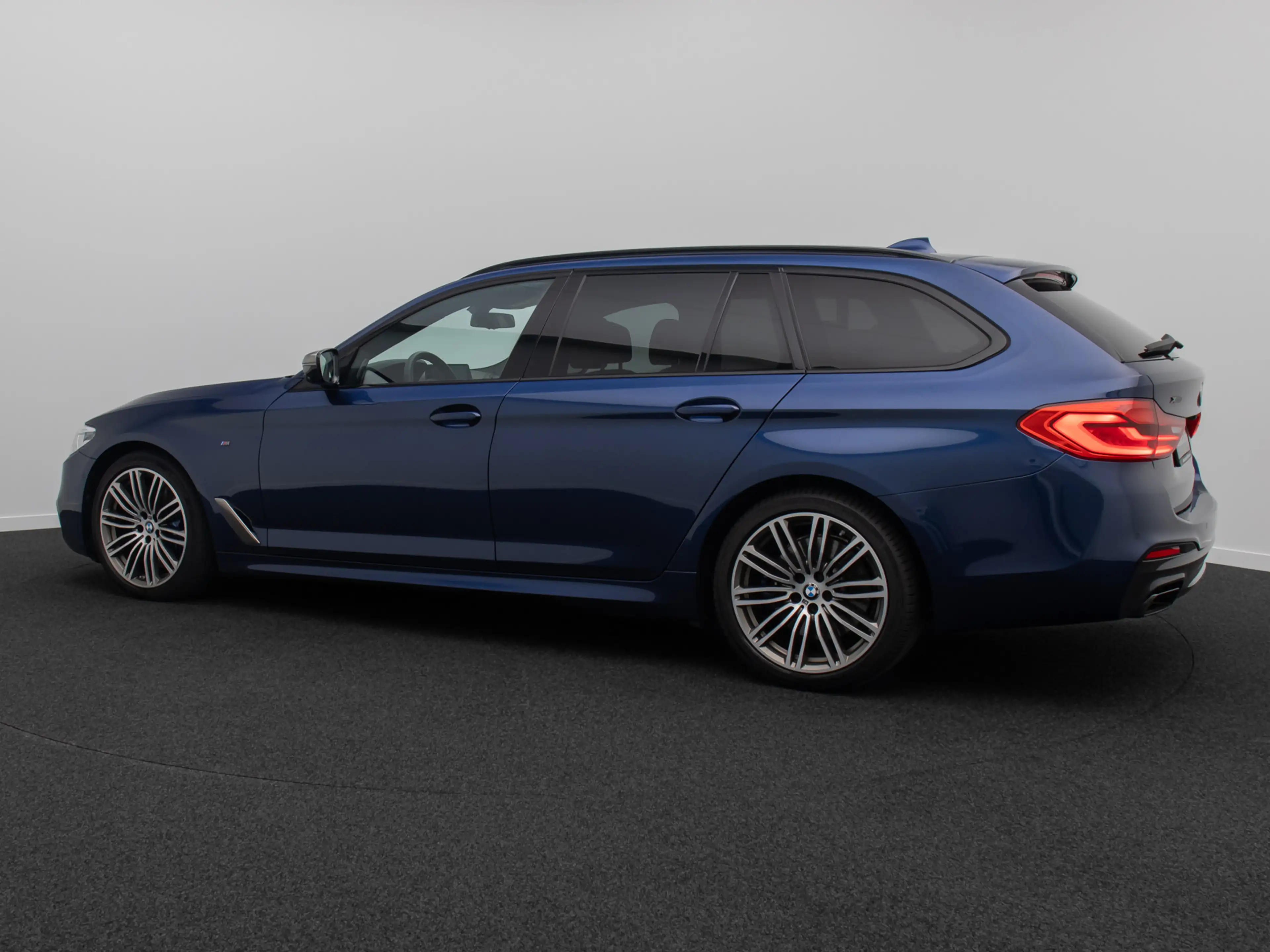 BMW 550 HUD H K Panorama 360° SoftClose DAB 19 — photo 10