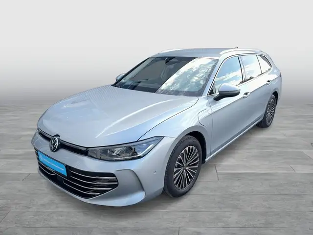 Volkswagen Passat view 2