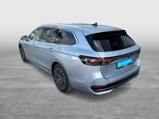 Volkswagen Passat view 3