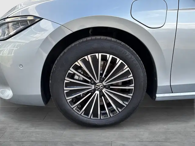 Volkswagen Passat view 9