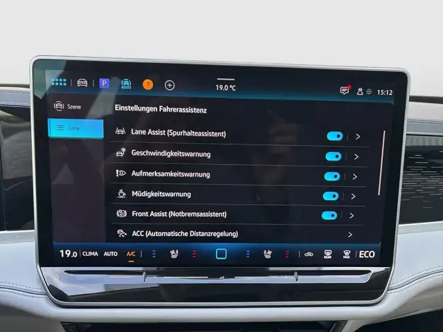 Volkswagen Passat view 15