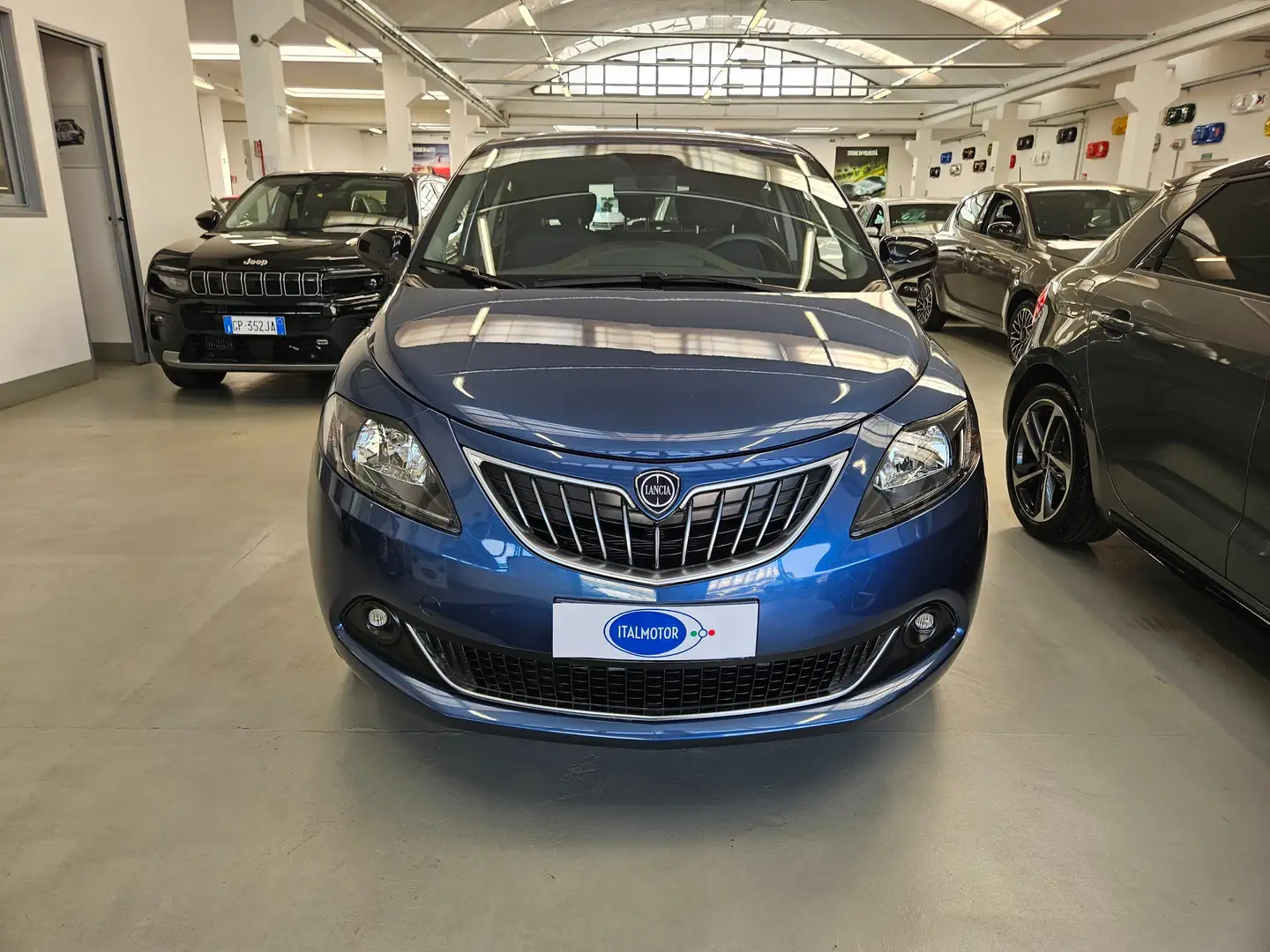 Lancia Ypsilon Ypsilon 1.0 firefly hybrid Platino s&s 70cv Gris - 2
