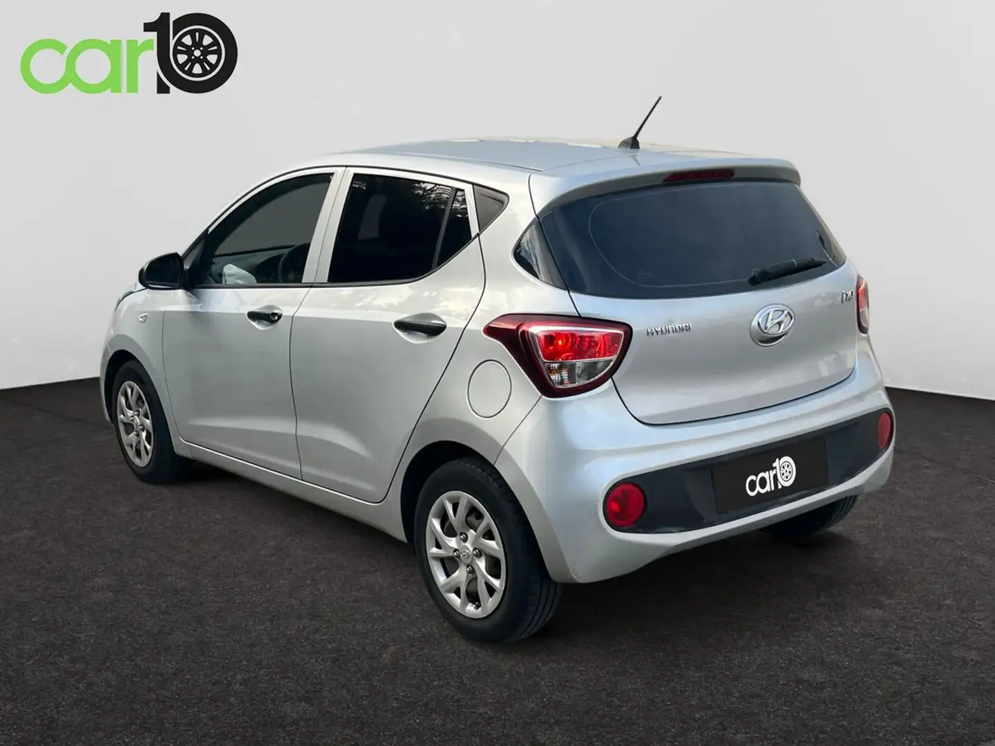 Hyundai i10 1.0 MPI Klass Plateado - 2