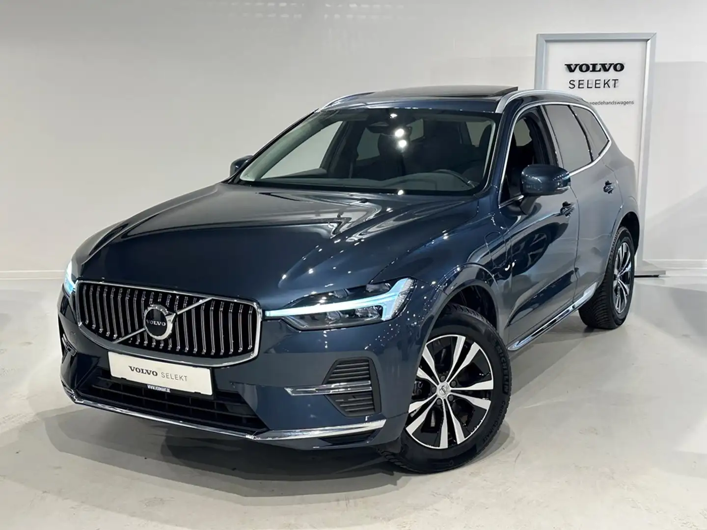 Volvo XC60 T6 Recharge Long Range Bright Blauw - 1