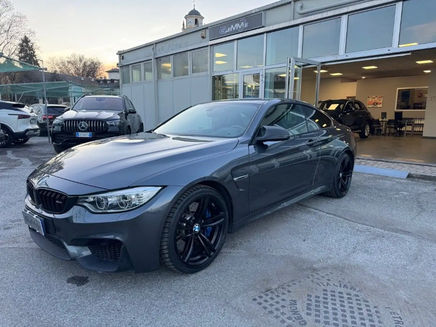 BMW M4 Coupé Grau - 1