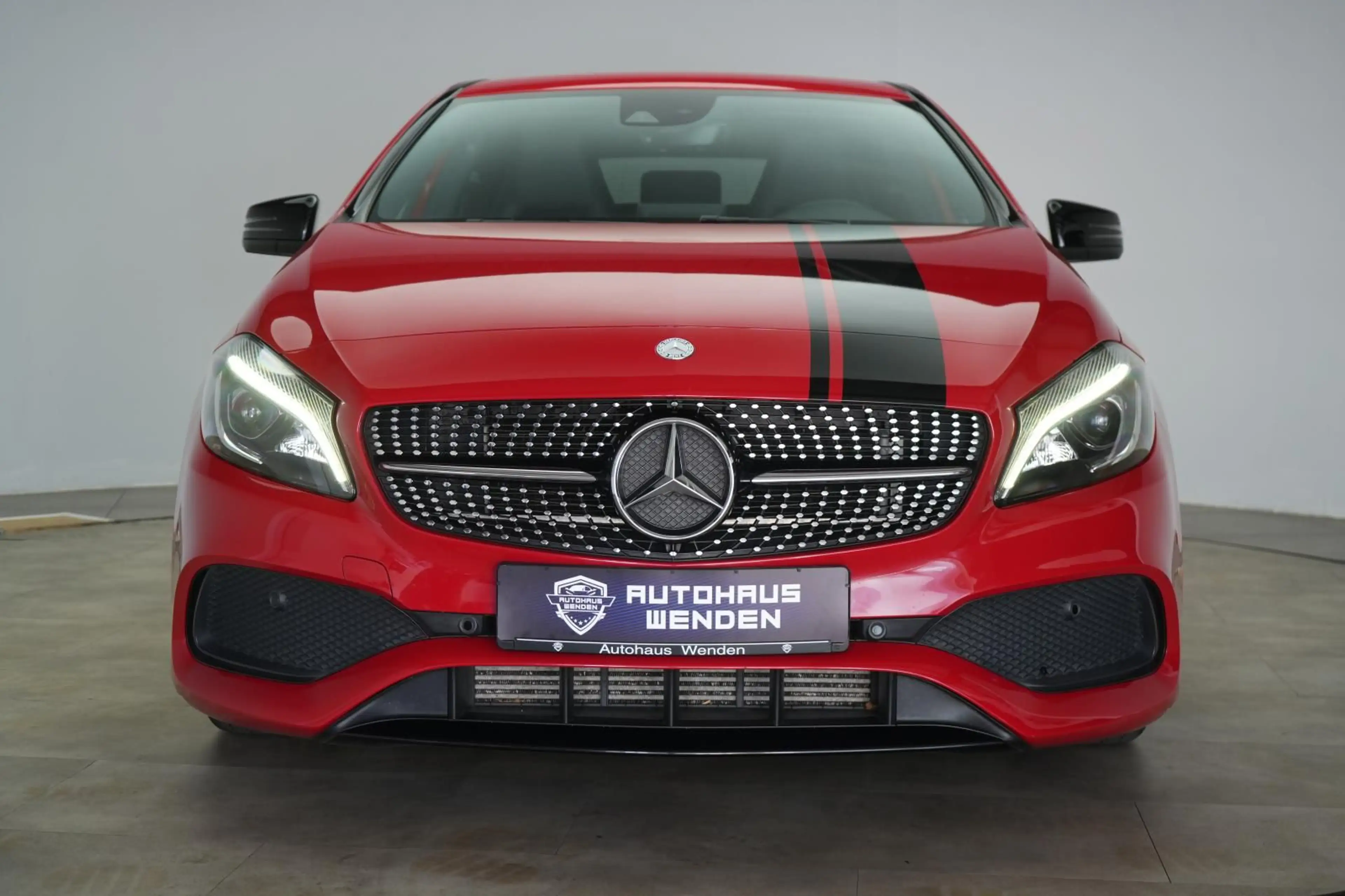 Mercedes-Benz A 180 AMG Line Alcantara/LED/Navi/PDC/SHZ/Tempom — photo 2