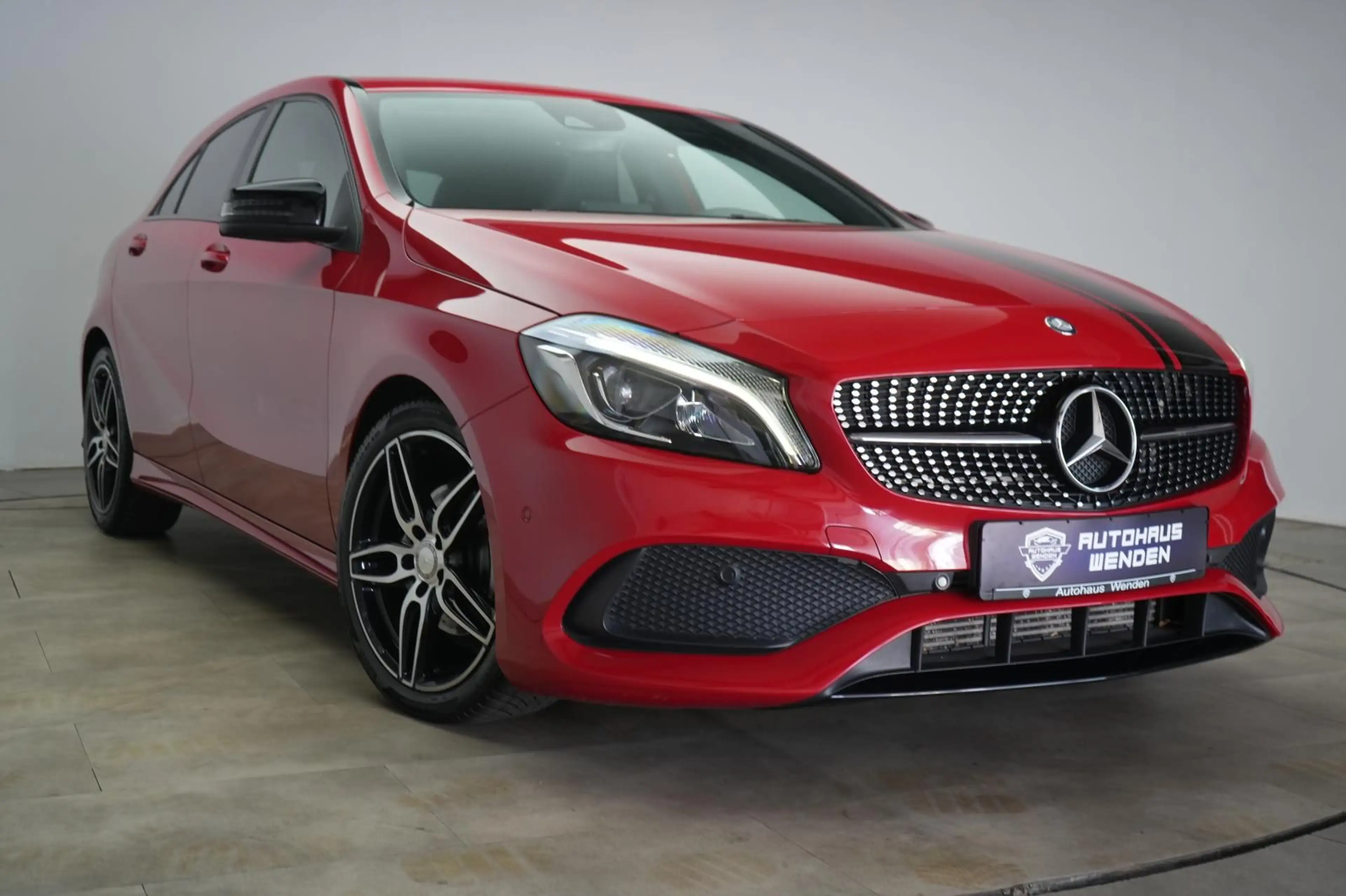 Mercedes-Benz A 180 AMG Line Alcantara/LED/Navi/PDC/SHZ/Tempom