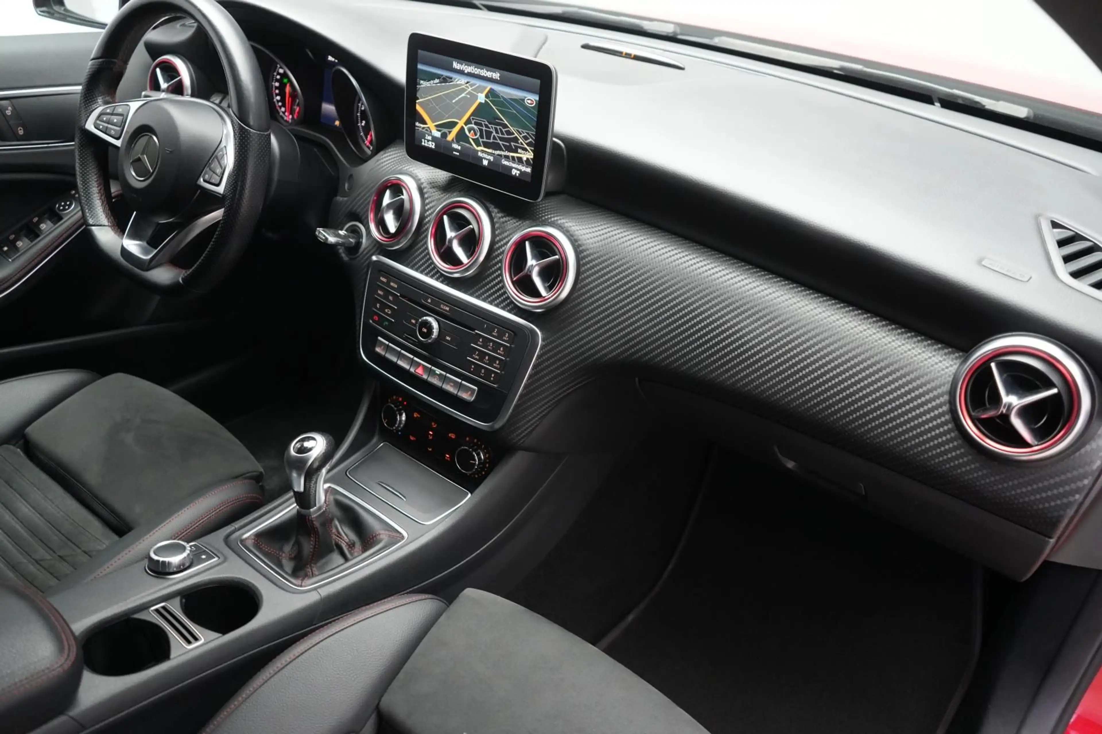 Mercedes-Benz A 180 AMG Line Alcantara/LED/Navi/PDC/SHZ/Tempom — photo 7