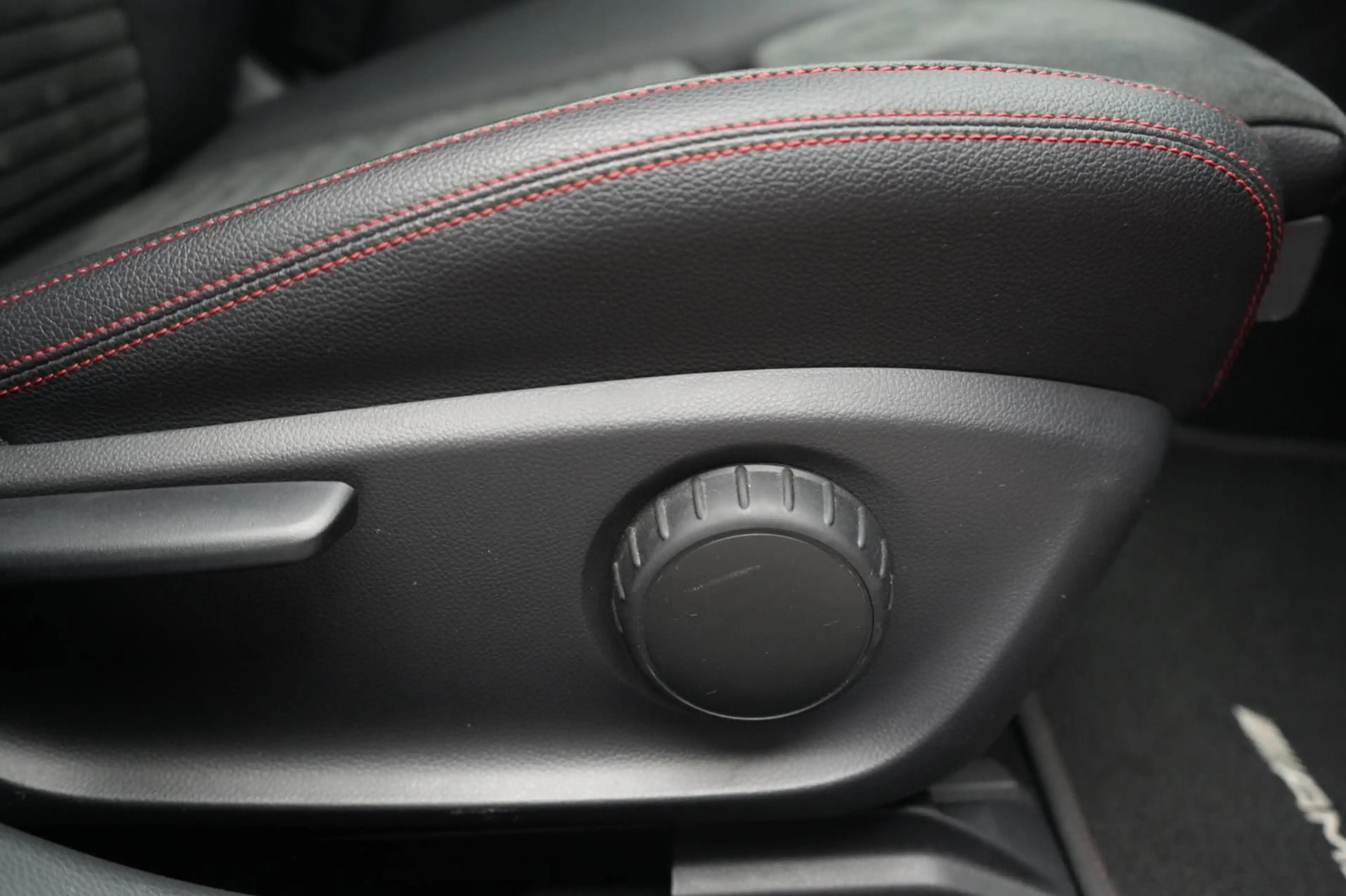 Mercedes-Benz A 180 AMG Line Alcantara/LED/Navi/PDC/SHZ/Tempom — photo 14