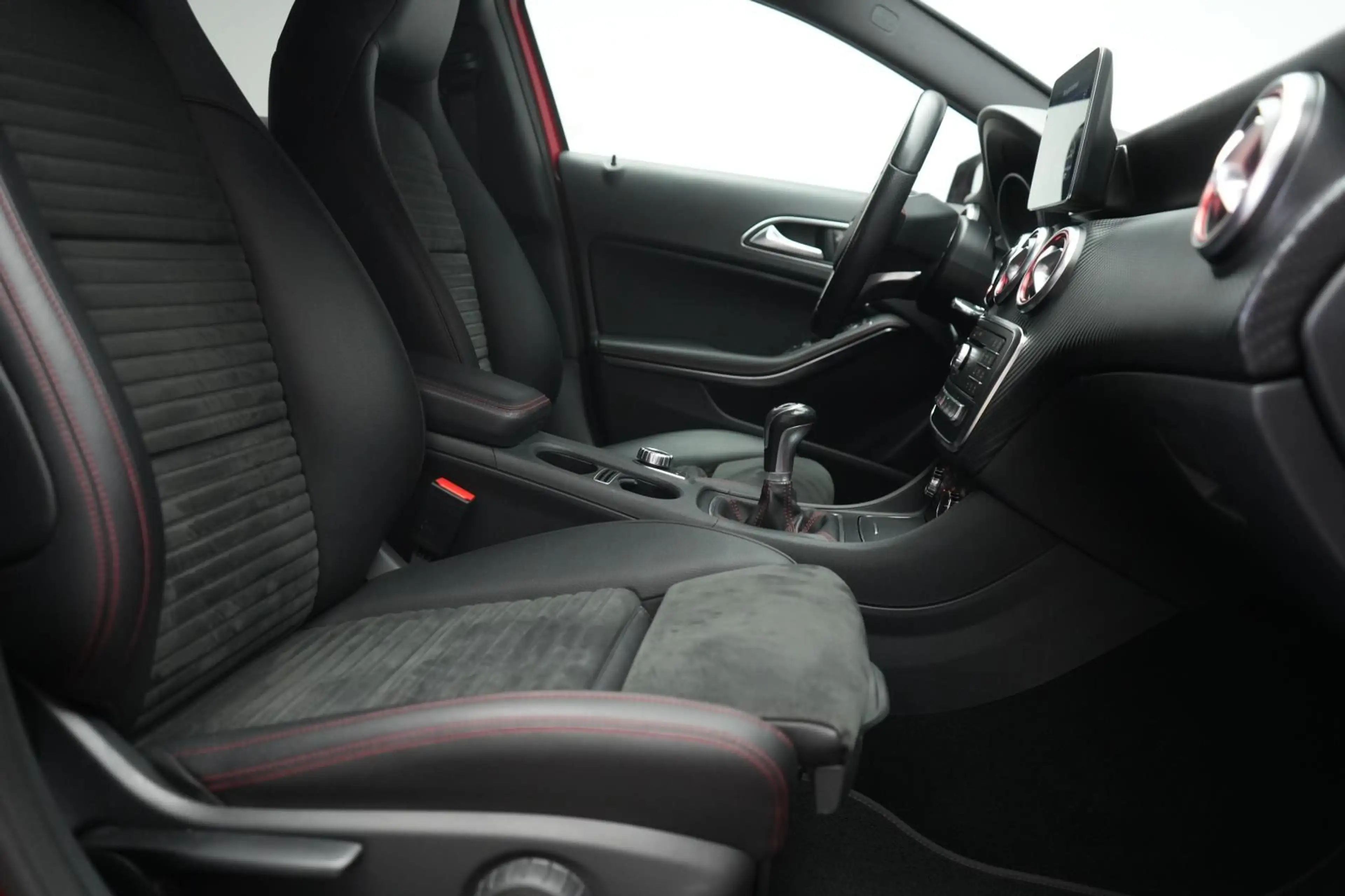Mercedes-Benz A 180 AMG Line Alcantara/LED/Navi/PDC/SHZ/Tempom — photo 6