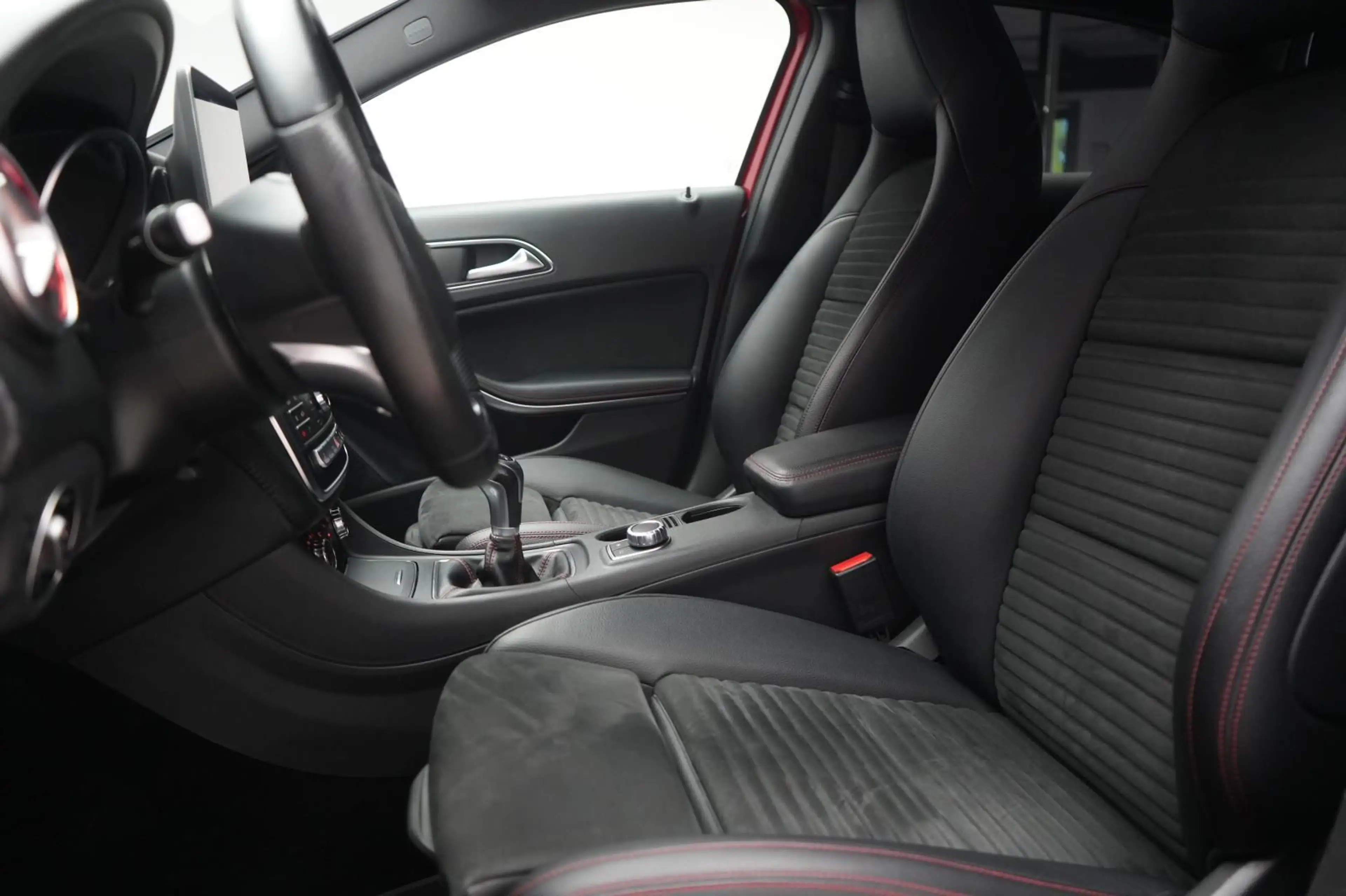 Mercedes-Benz A 180 AMG Line Alcantara/LED/Navi/PDC/SHZ/Tempom — photo 10
