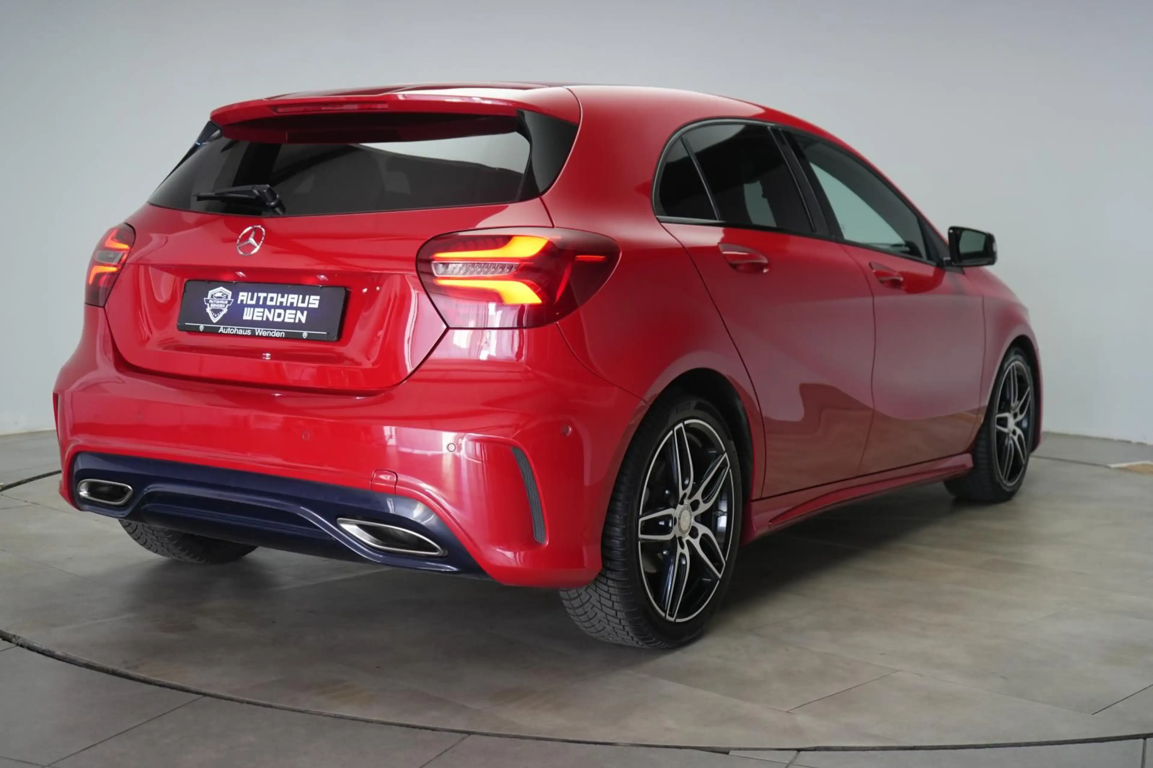 Mercedes-Benz A 180 AMG Line Alcantara/LED/Navi/PDC/SHZ/Tempom — photo 4