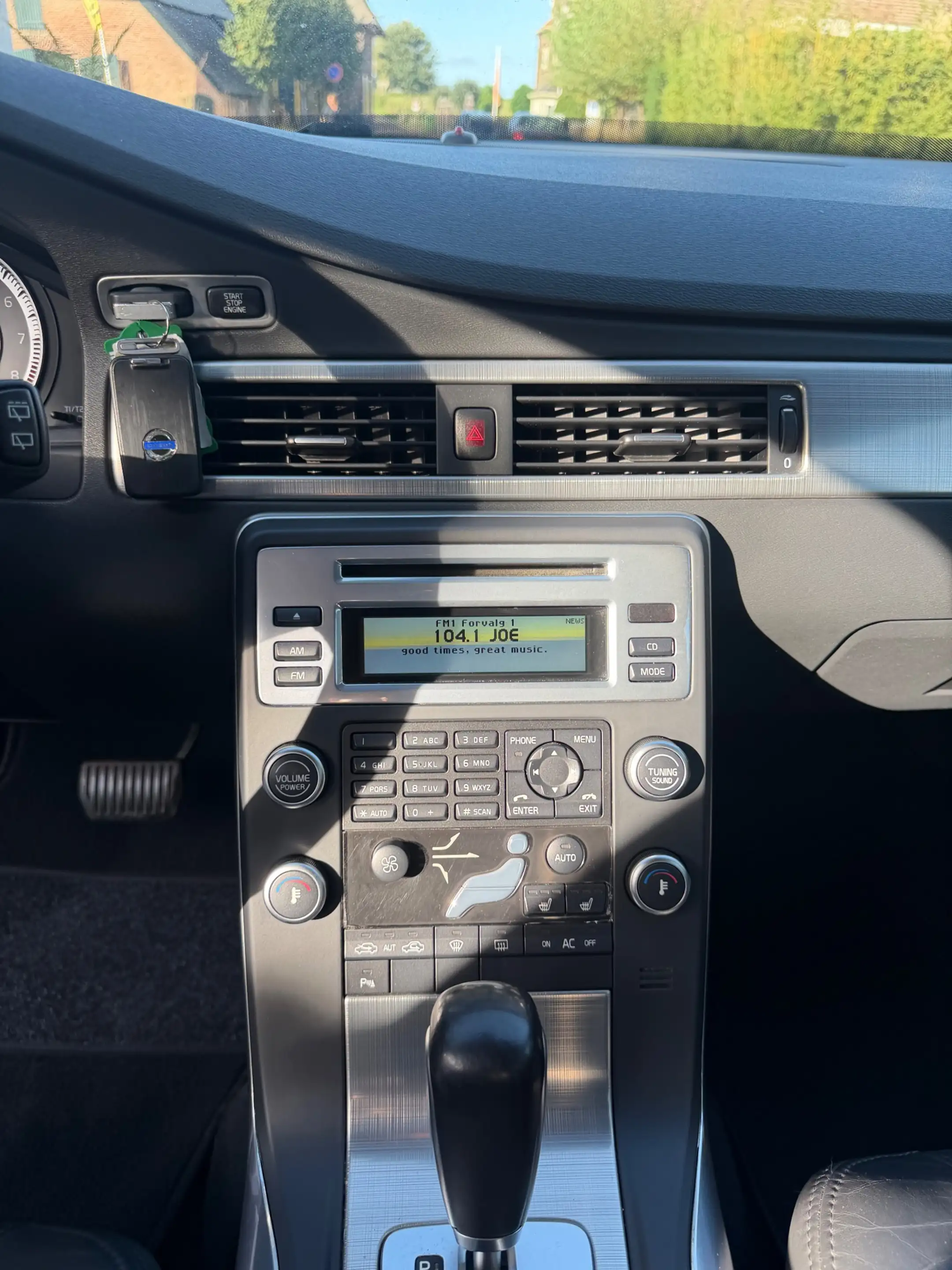Volvo V70 2.0 T5 Summum — photo 15