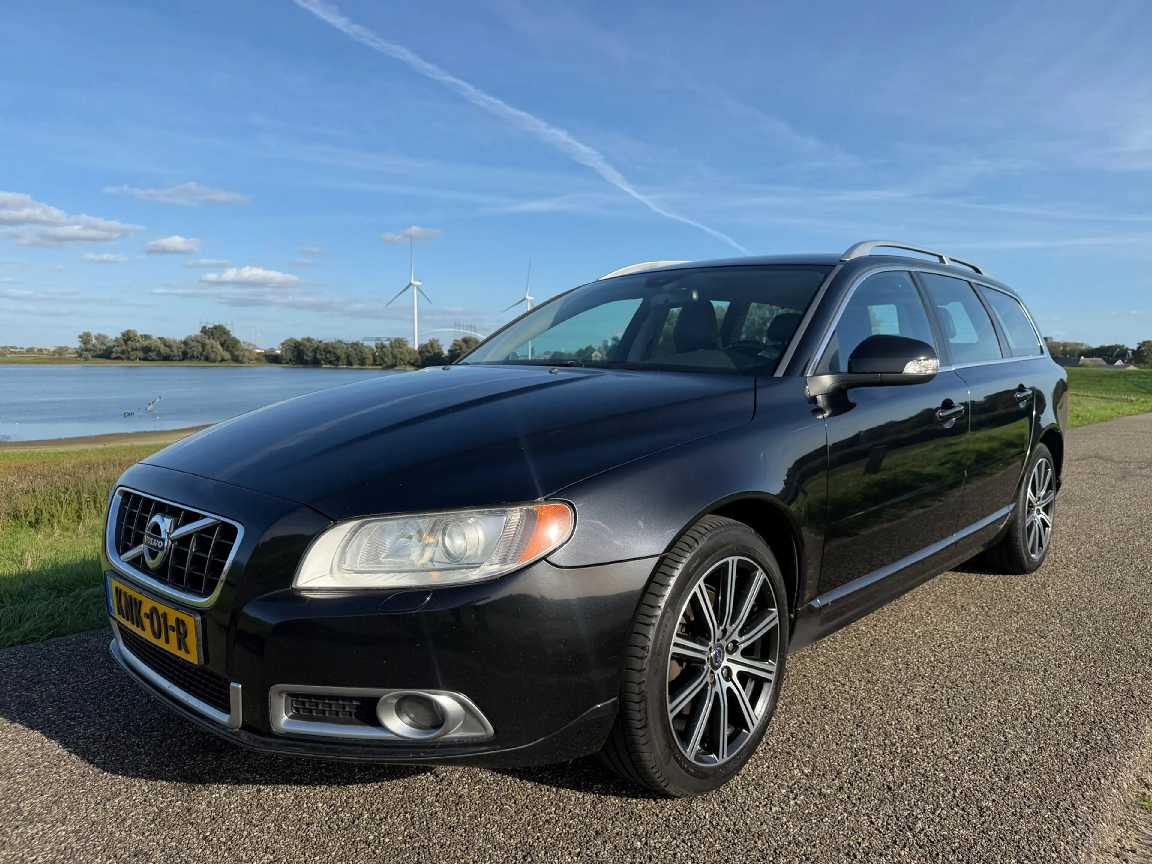 Volvo V70 2.0 T5 Summum — photo 2