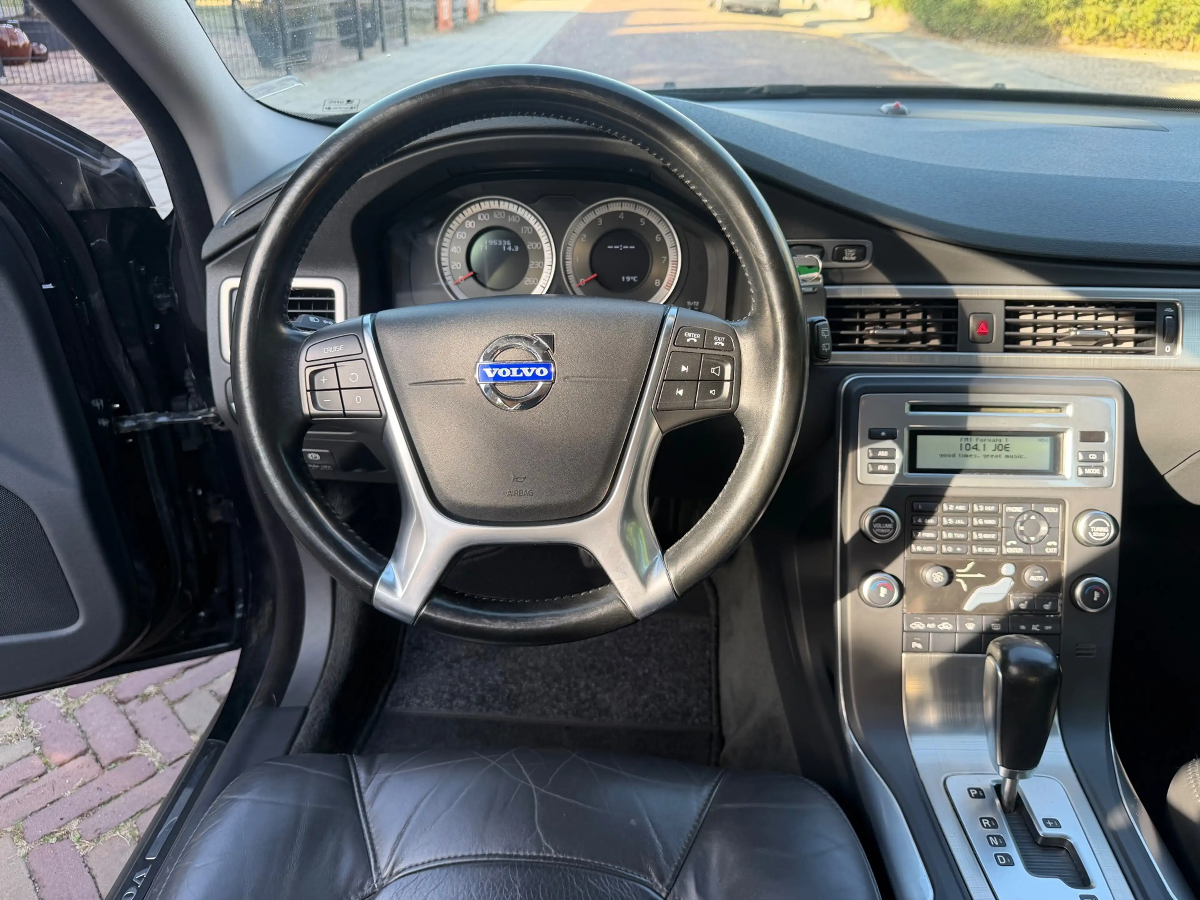 Volvo V70 2.0 T5 Summum — photo 14