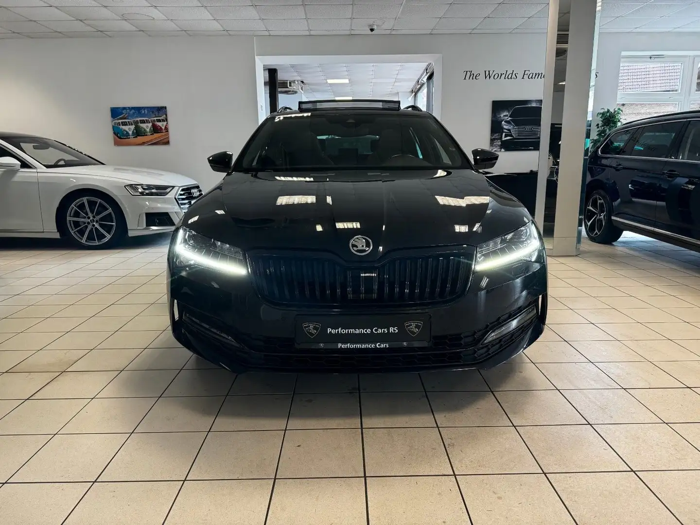 Skoda Superb Combi Sportline Matrix/Pano/AHK/Kamera Schwarz - 2