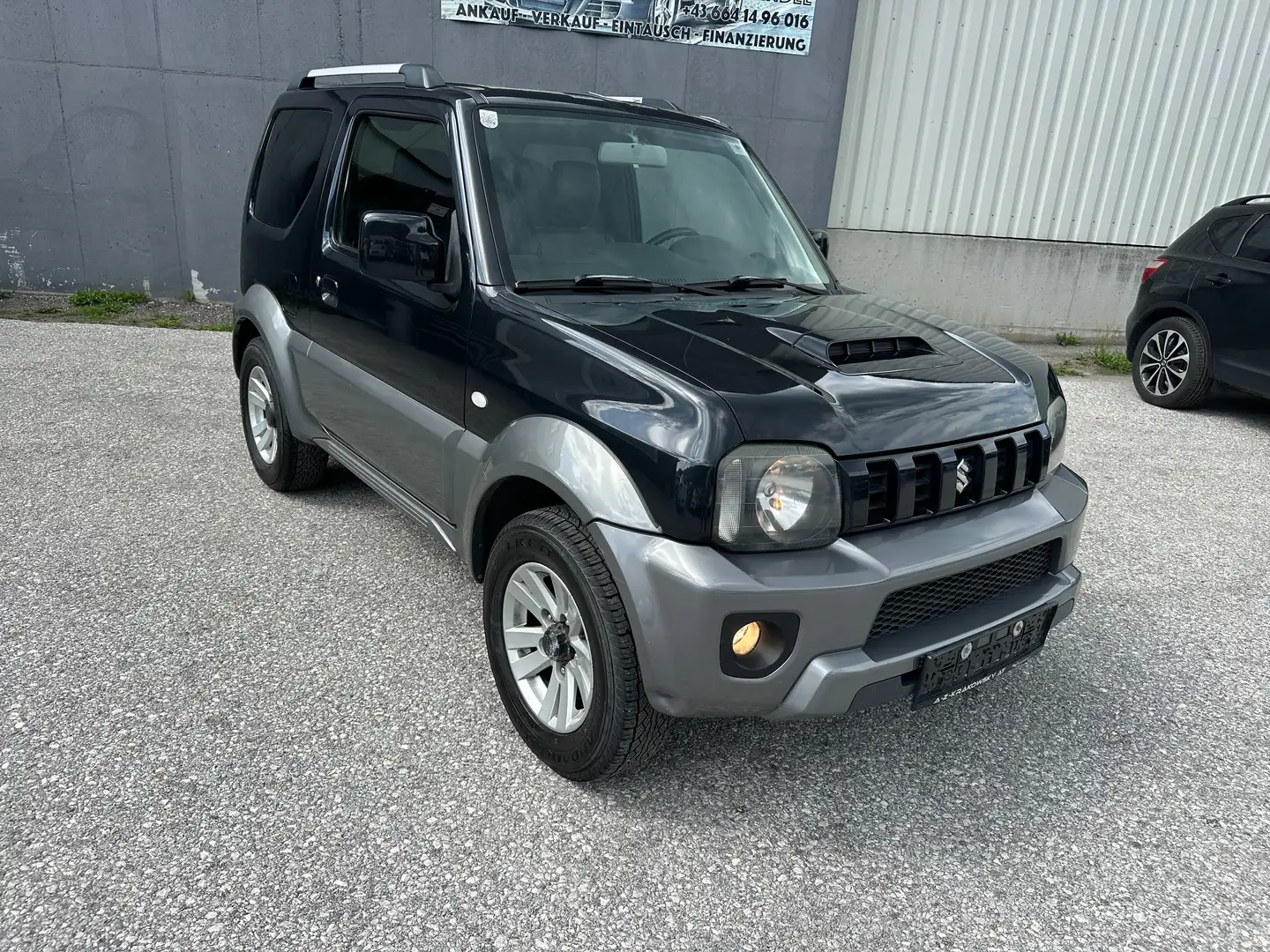 Suzuki Jimny 1.3 Benzin Schwarz - 1