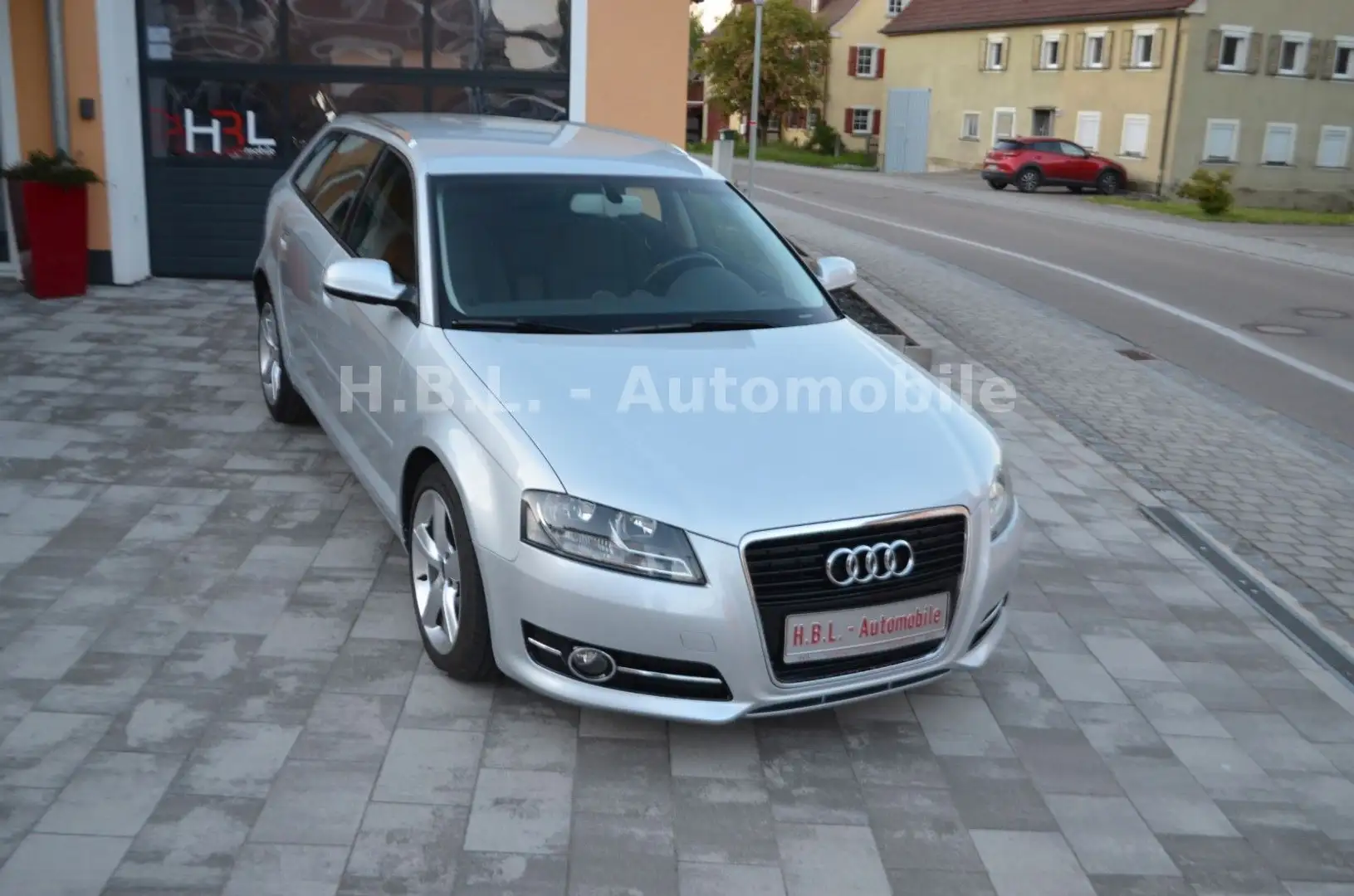 Audi A3 Sportback 1.6 TDI Attraction/2Hd/17"Alu/Tempo Silber - 2