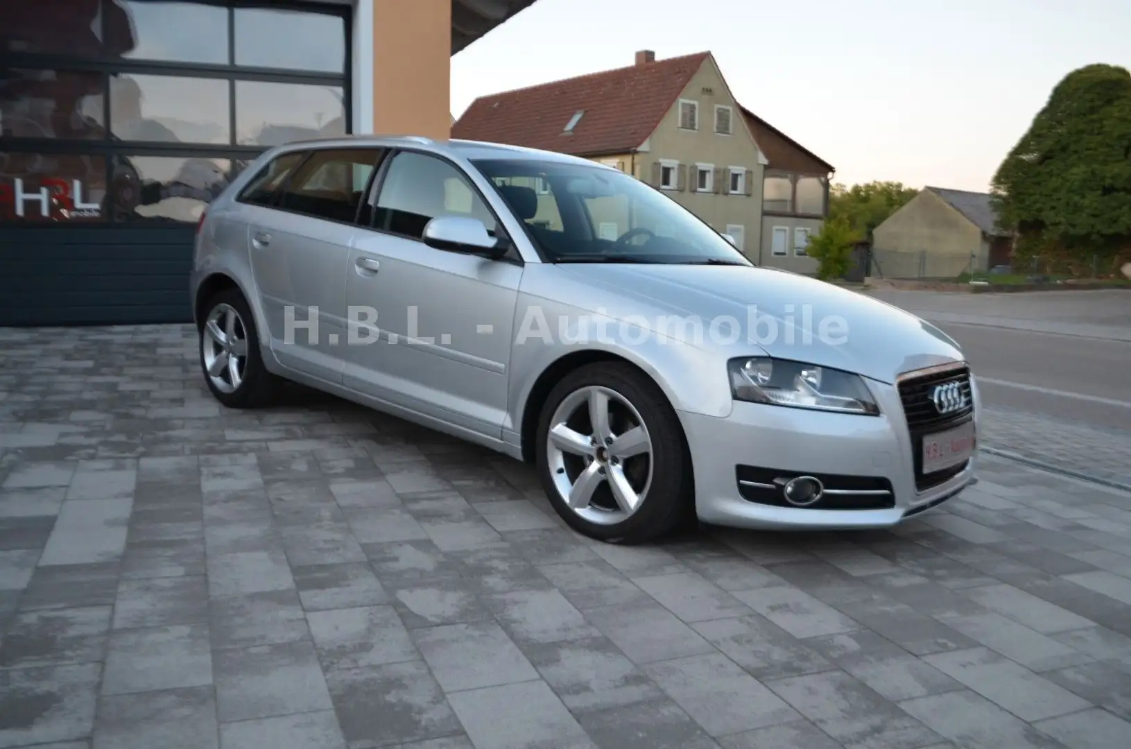 Audi A3 Sportback 1.6 TDI Attraction/2Hd/17"Alu/Tempo Silber - 1