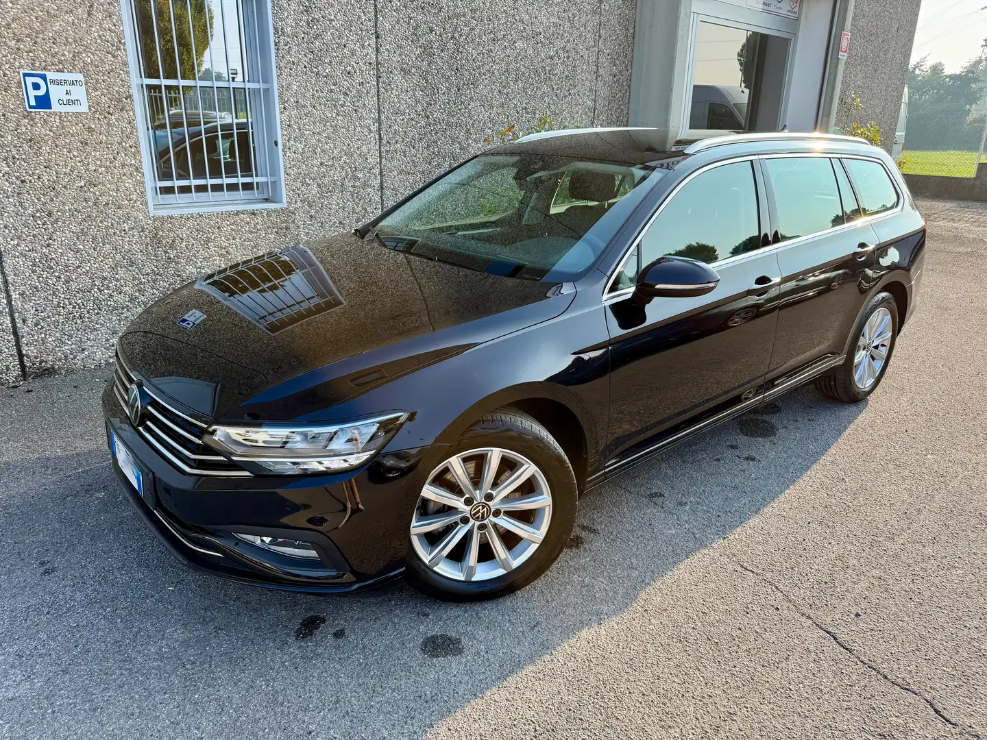 Volkswagen Passat Variant 2.0 tdi Business 150cv dsg"NAVI"ACC"RADAR" Schwarz - 2