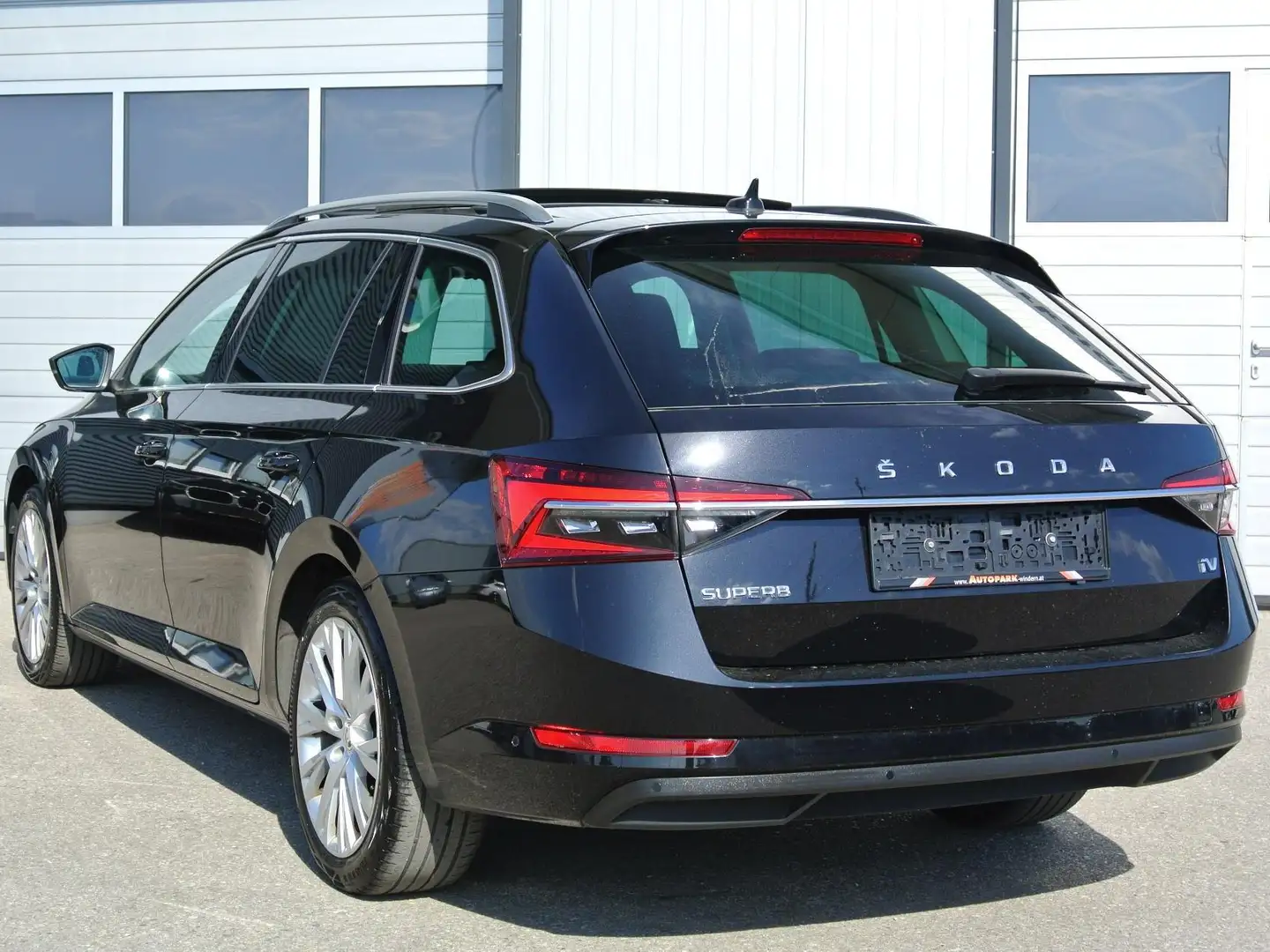 Skoda Superb Combi TSI iV  DSG Style * LED * PANO *AHK * KAMERA Schwarz - 2