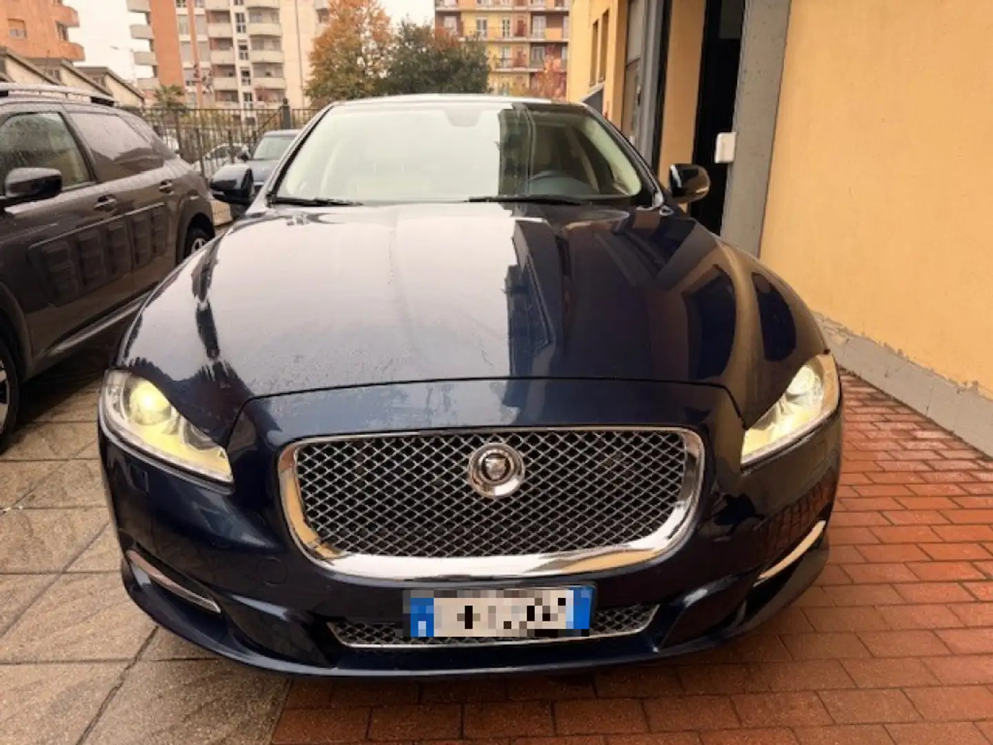 Jaguar XJ 3.0D V6 LWB Premium Luxury TETTO PANORAMICO Grigio - 2