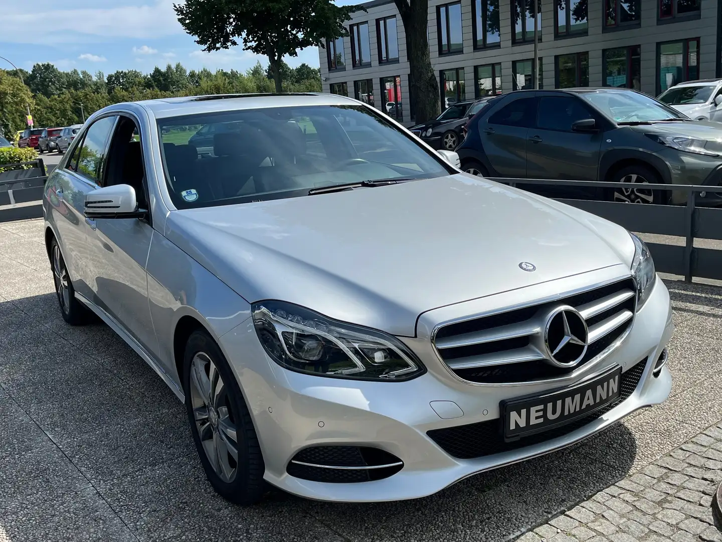 Mercedes-Benz E 220 CDI Avantgarde Argintiu - 1