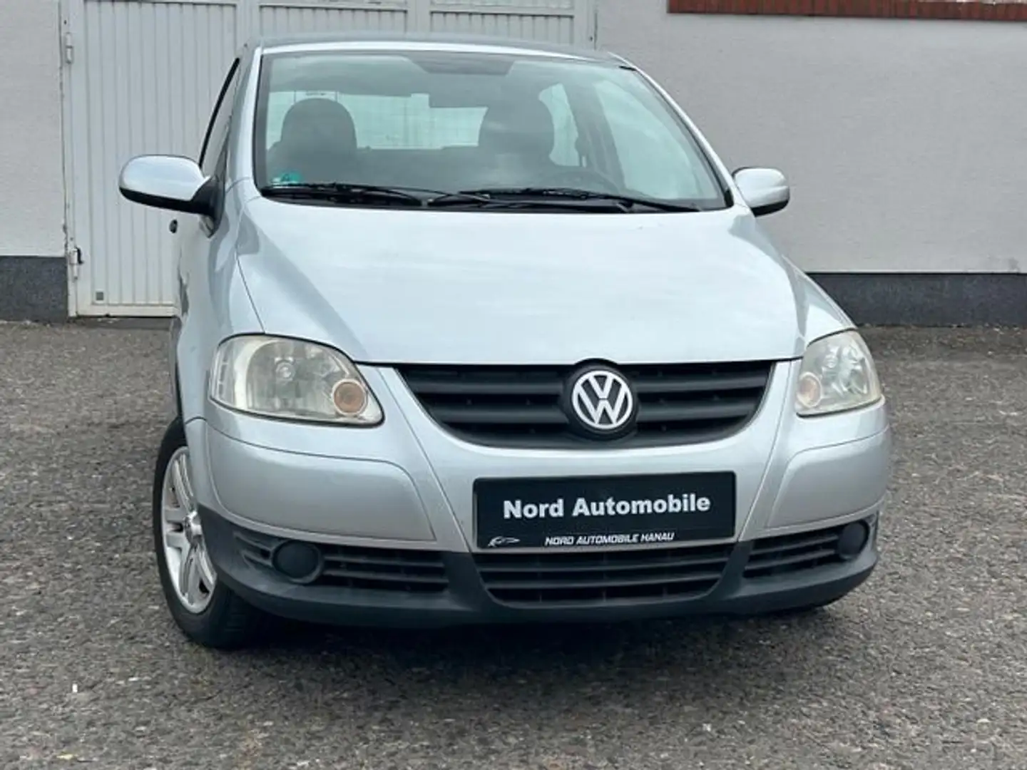 Volkswagen Fox Basis Grau - 1