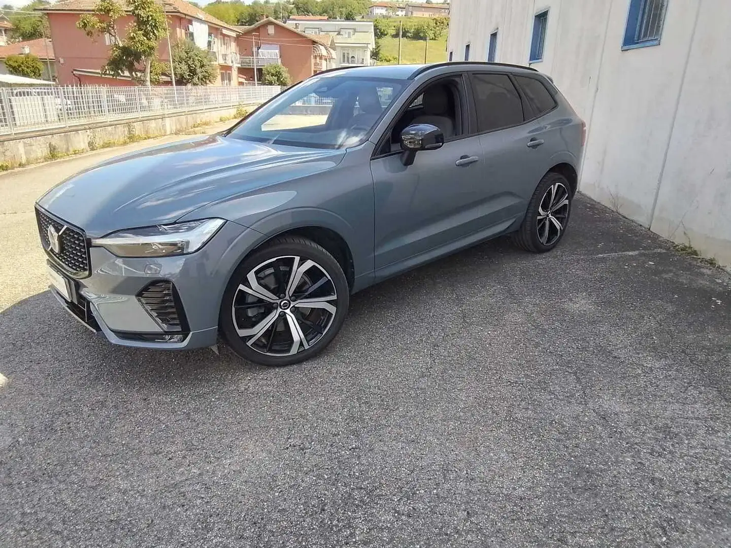 Volvo XC60 Plus Dark, B4 AWD mild hybrid (D) Polestar Grau - 2
