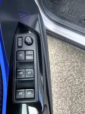 Toyota C-HR view 10