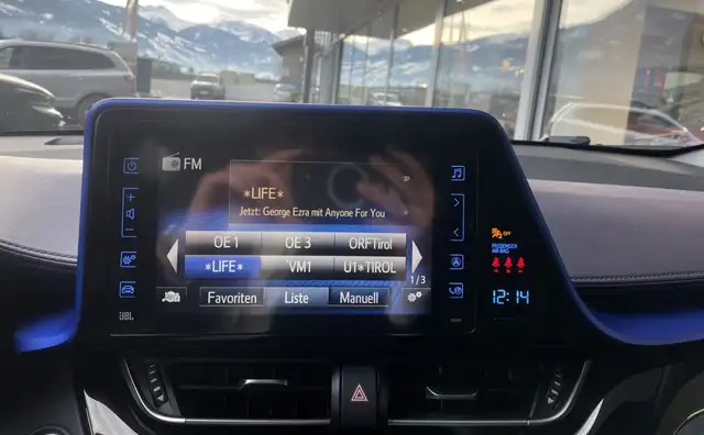 Toyota C-HR view 13
