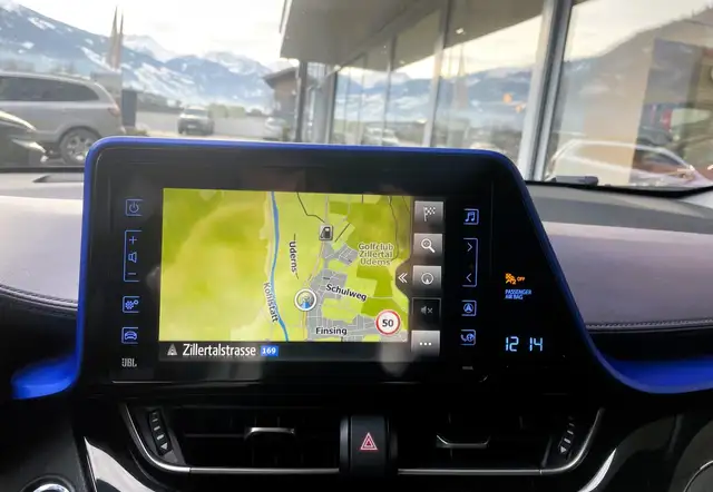 Toyota C-HR view 14