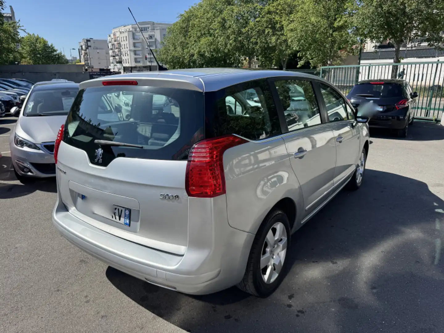 Peugeot 5008 1.6 THP 16V PREMIUM 7PL DANS L ETATT VOYANT MOTEUR Gris - 2