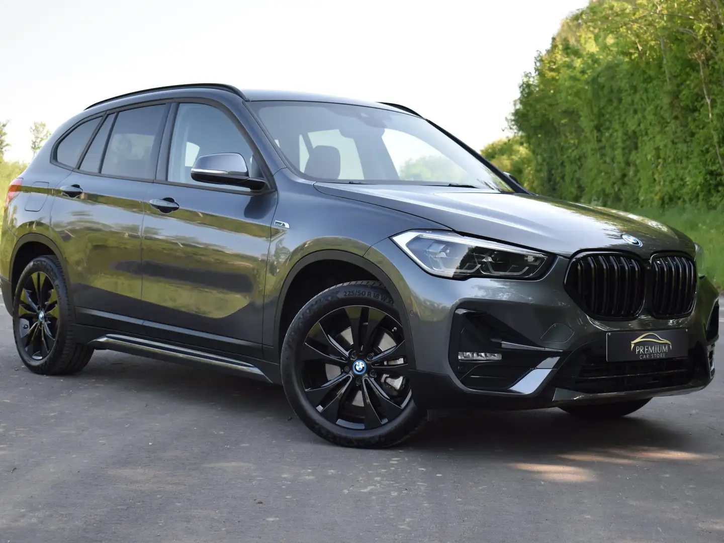 BMW X1 25e XDRIVE SPORTLINE|TREKHAAK|LED|CARPLAY|MEMORY Gris - 1