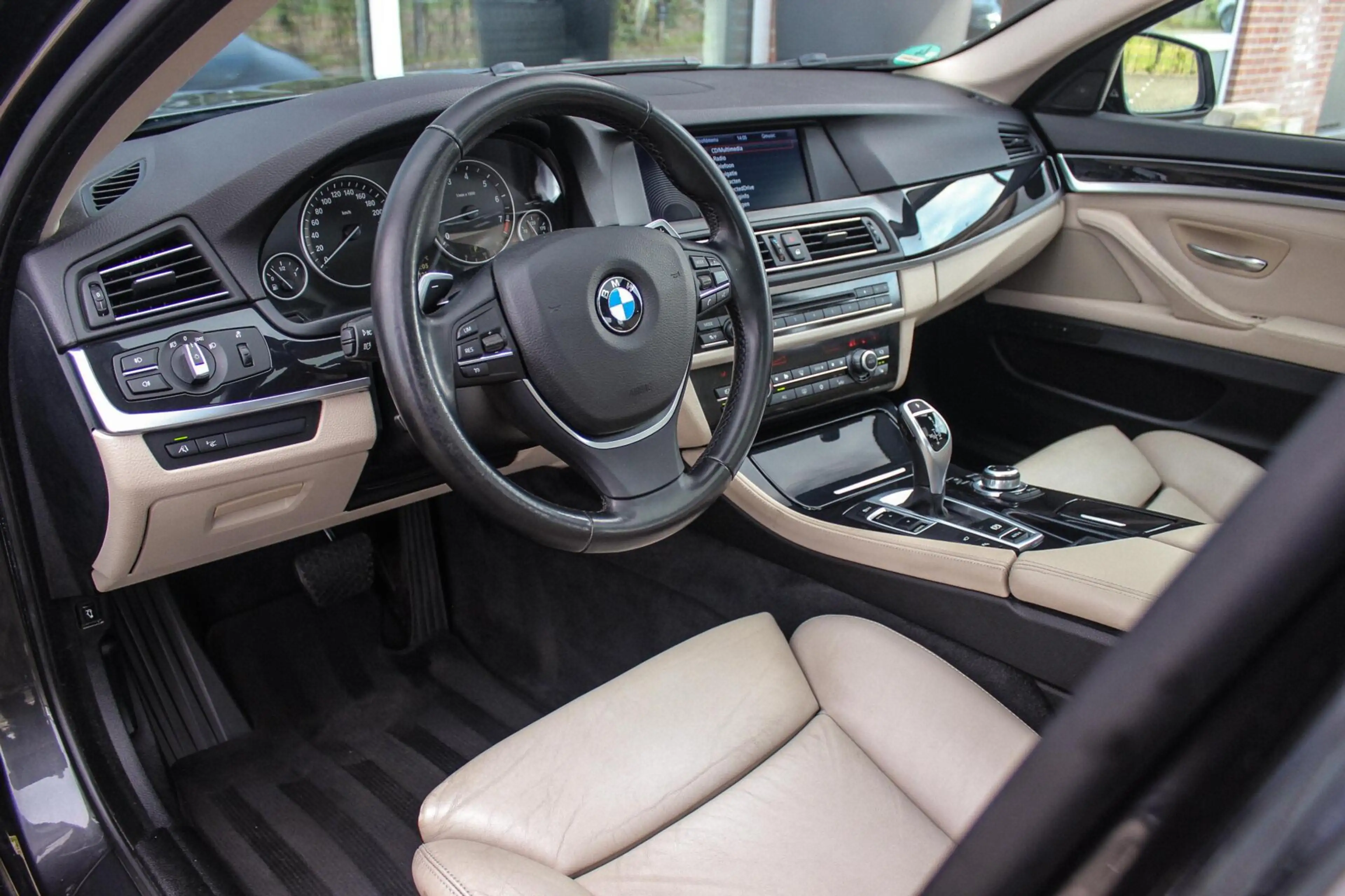 BMW 535 5-serie 535i High Executive | Dealer onderhouden | — photo 13