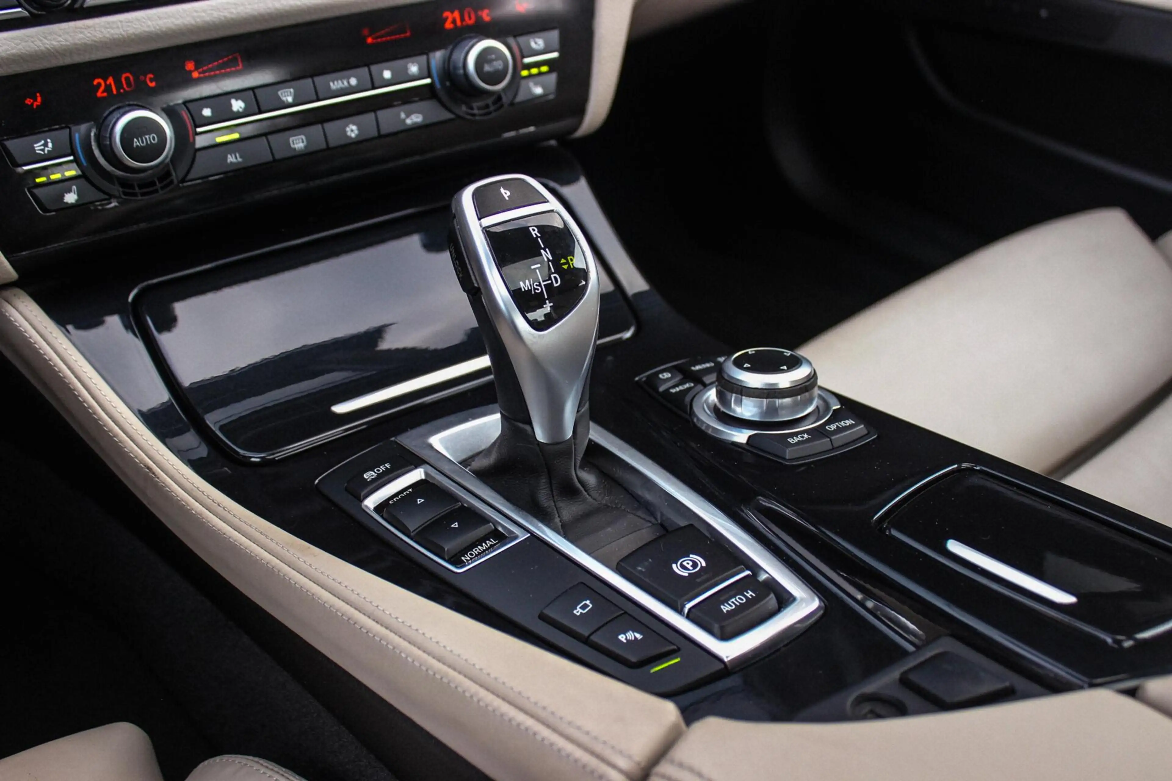 BMW 535 5-serie 535i High Executive | Dealer onderhouden | — photo 32