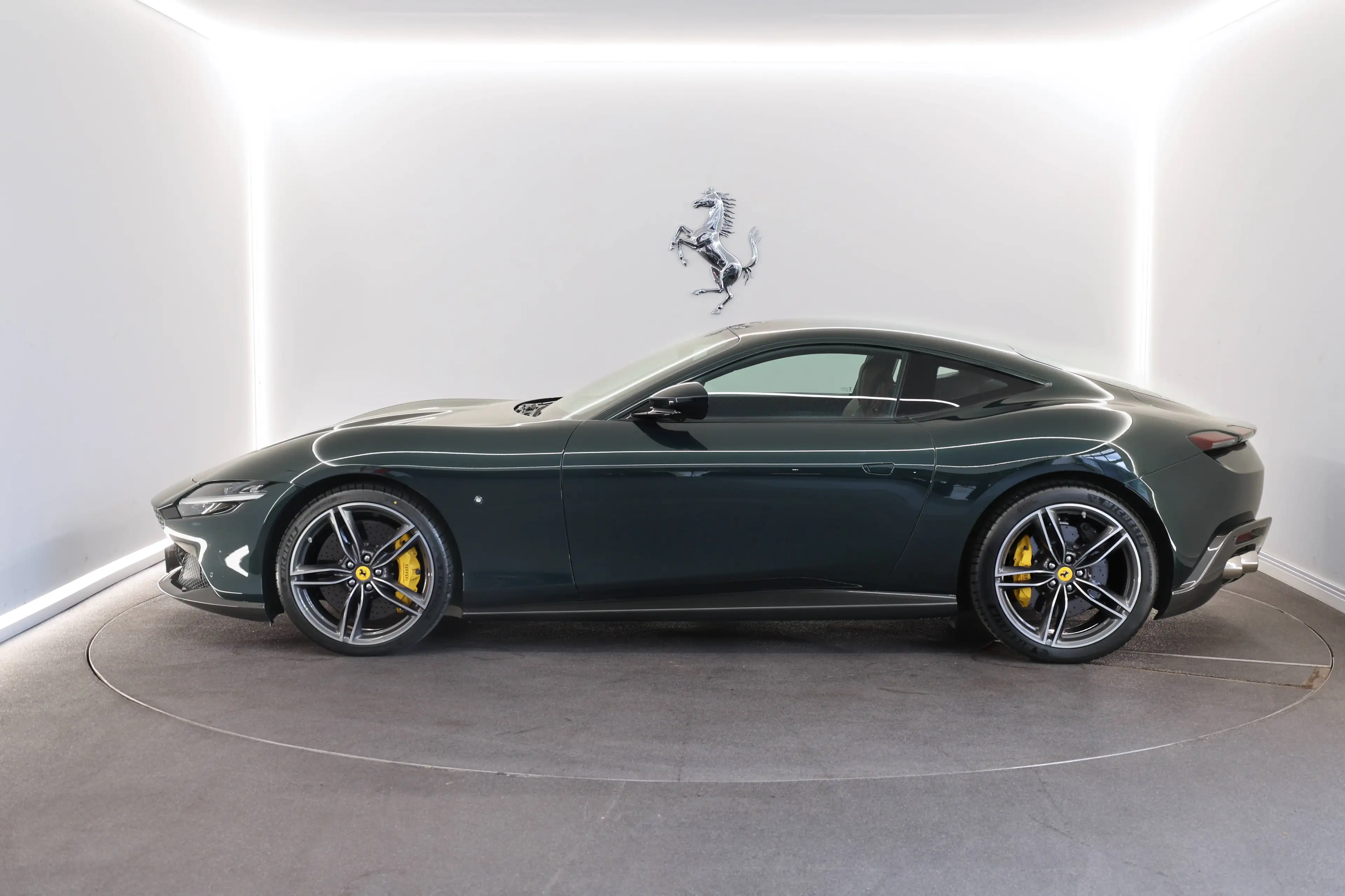 Ferrari Roma Verde Zeltweg / Full Carbon / Ferrari Approved — photo 3