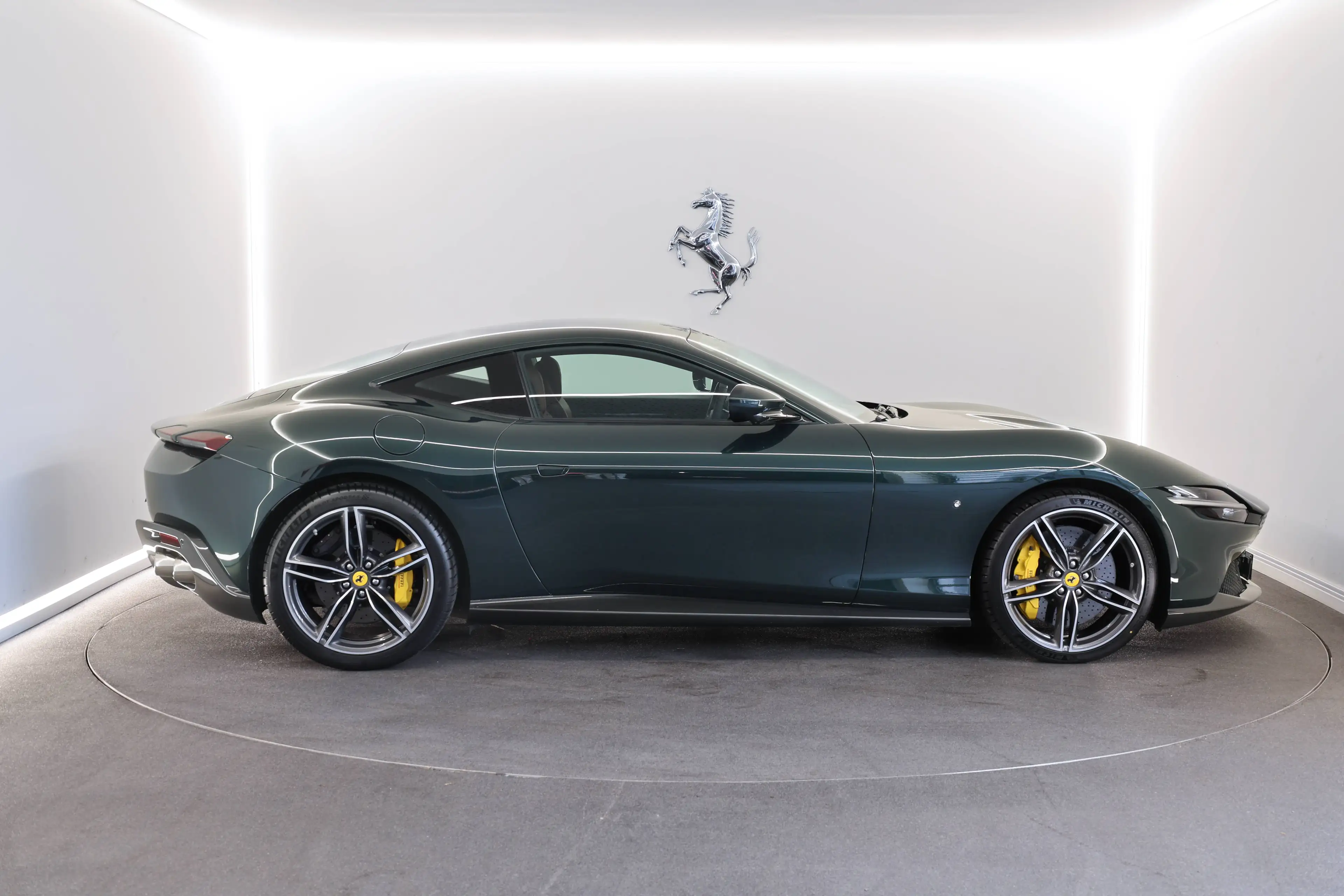 Ferrari Roma Verde Zeltweg / Full Carbon / Ferrari Approved — photo 7