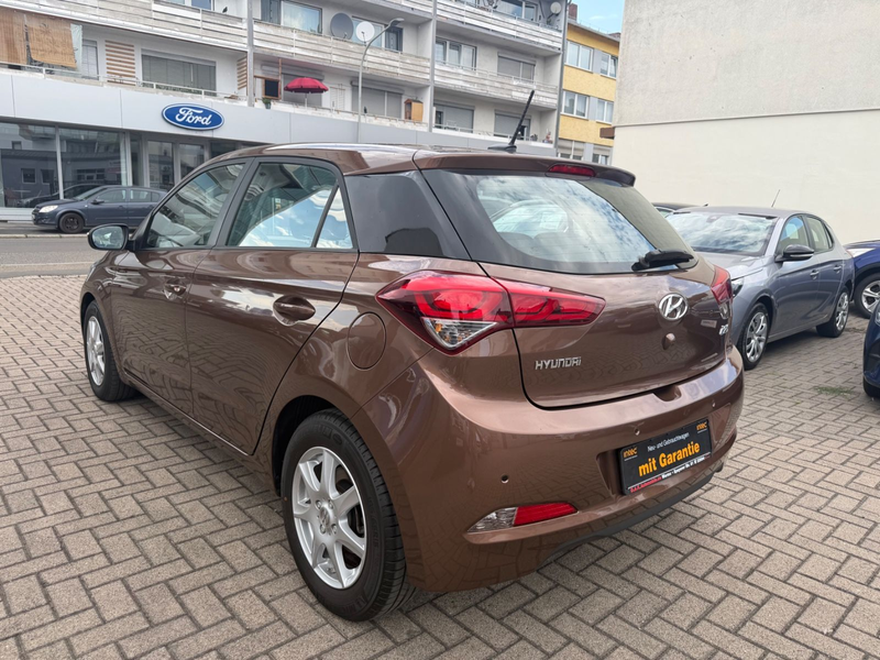 Hyundai i20 Style 1.Hand+34TKM+R.Kamera+Navi+SHZ+8-Fach — photo 4