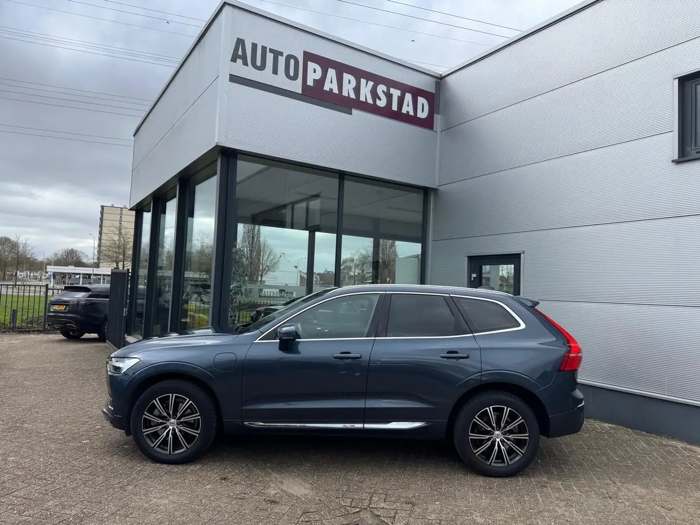 Volvo XC60 T6 INSCRIPTION | 340PK | HUD | AWD Blauw - 2