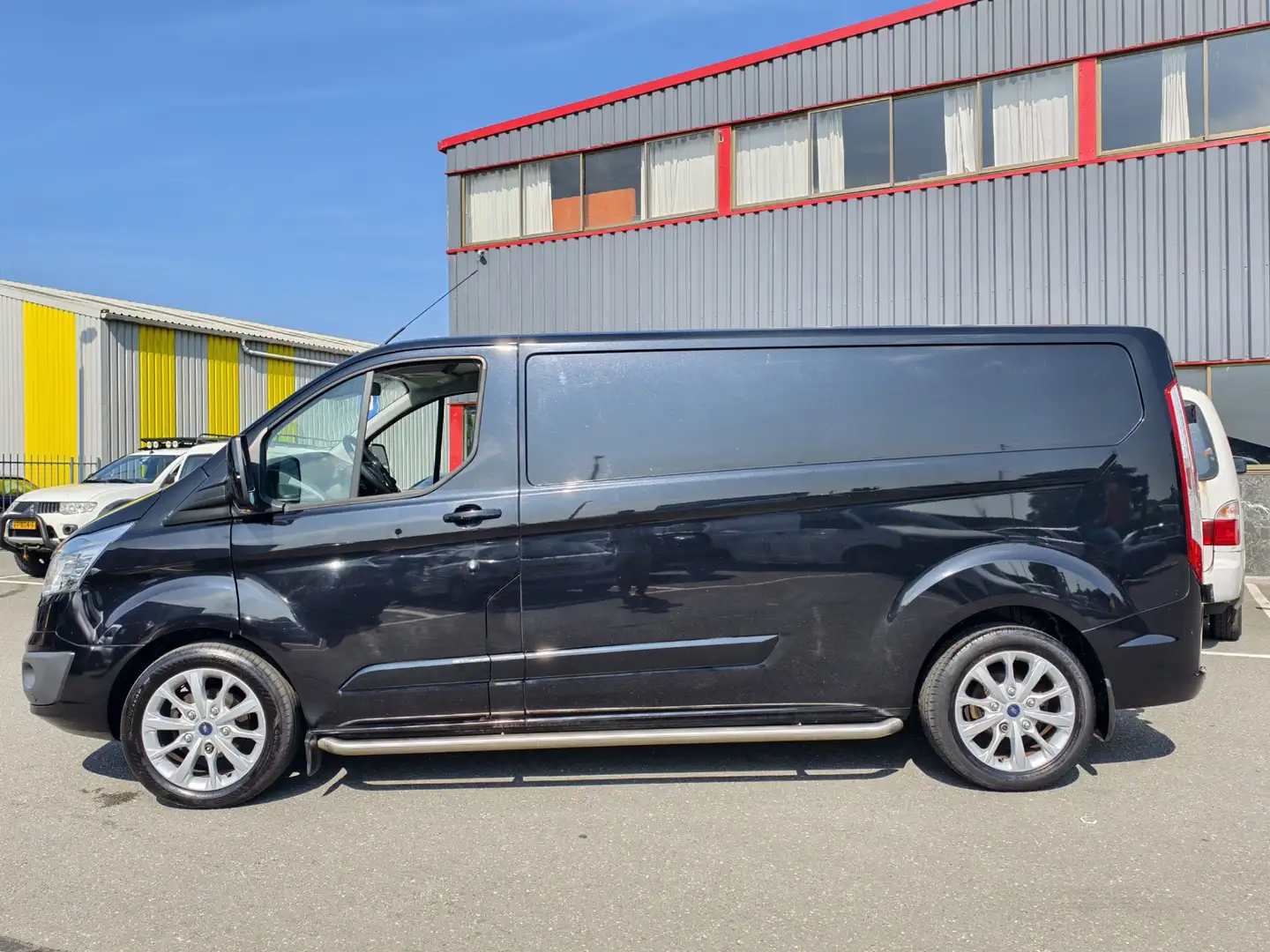 Ford Transit Custom 290 2.2 TDCI L2H1 Limited / NAP / NAVI / CAMERA / Noir - 2