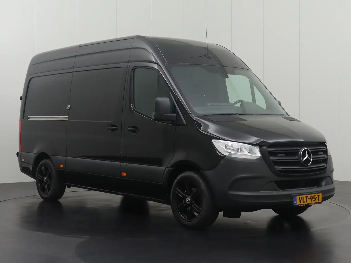 Mercedes-Benz Sprinter 314CDI L2H2 | LMV € 1900,-- Meerprijs | 3-Persoons Zwart - 1