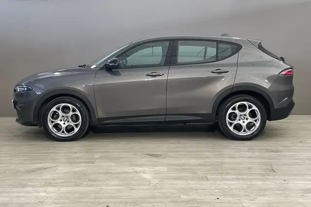 Alfa Romeo Tonale view 2