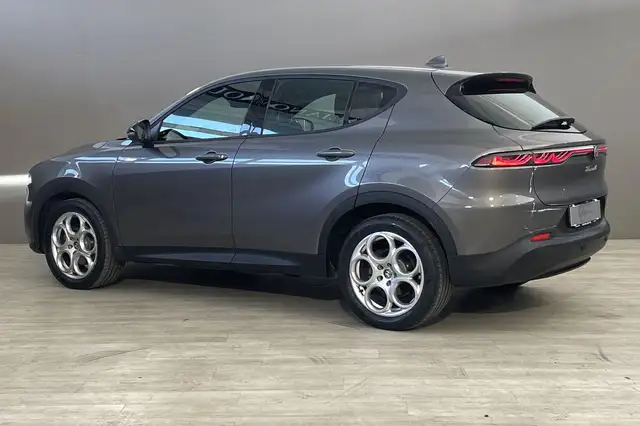 Alfa Romeo Tonale view 3